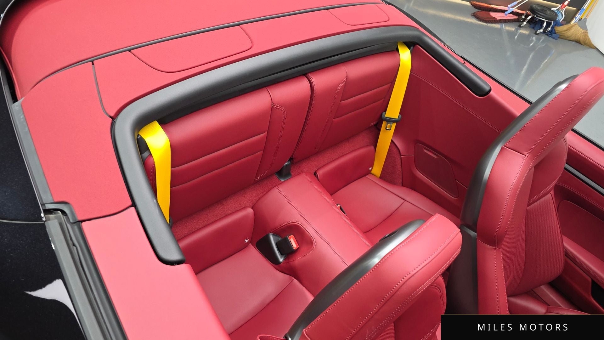 Porsche 911 (992) 2025 — миниатюра 12