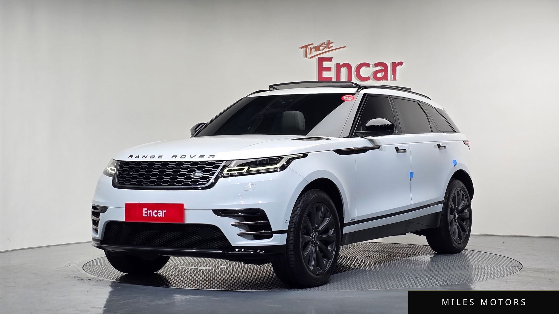 Land Rover Range Rover Velar 2019 — фото 1 из 12