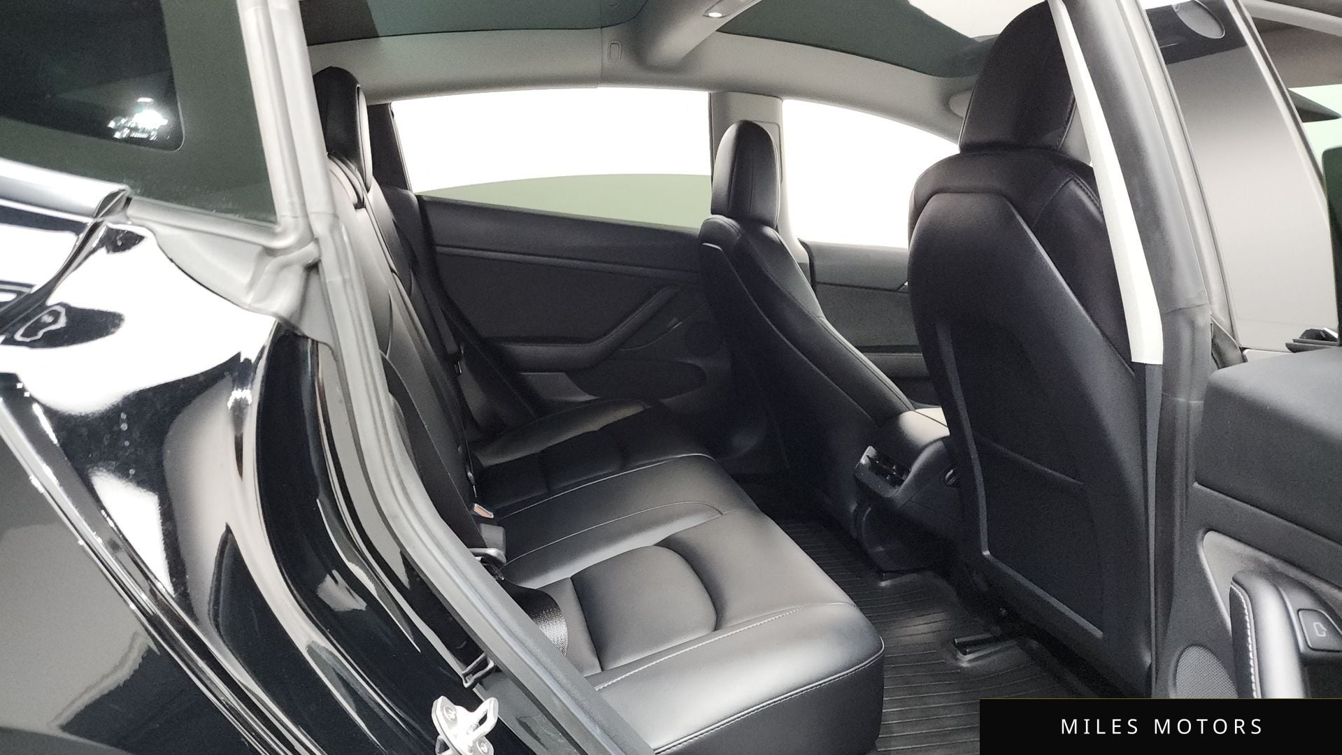 Tesla Model 3 2022 — миниатюра 11