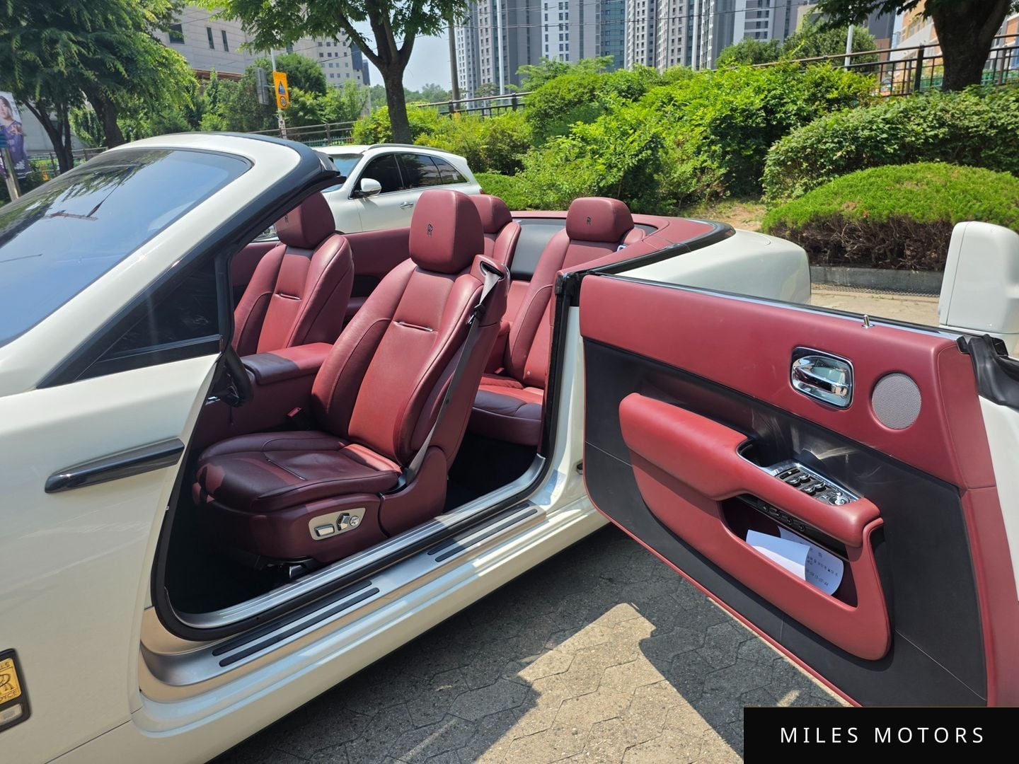 Rolls-Royce Dawn 2017 — миниатюра 7
