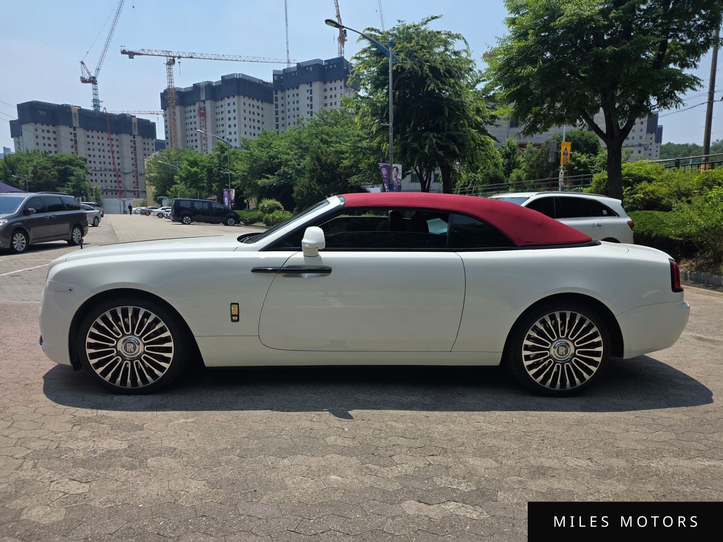 Rolls-Royce Dawn 2017 — миниатюра 11