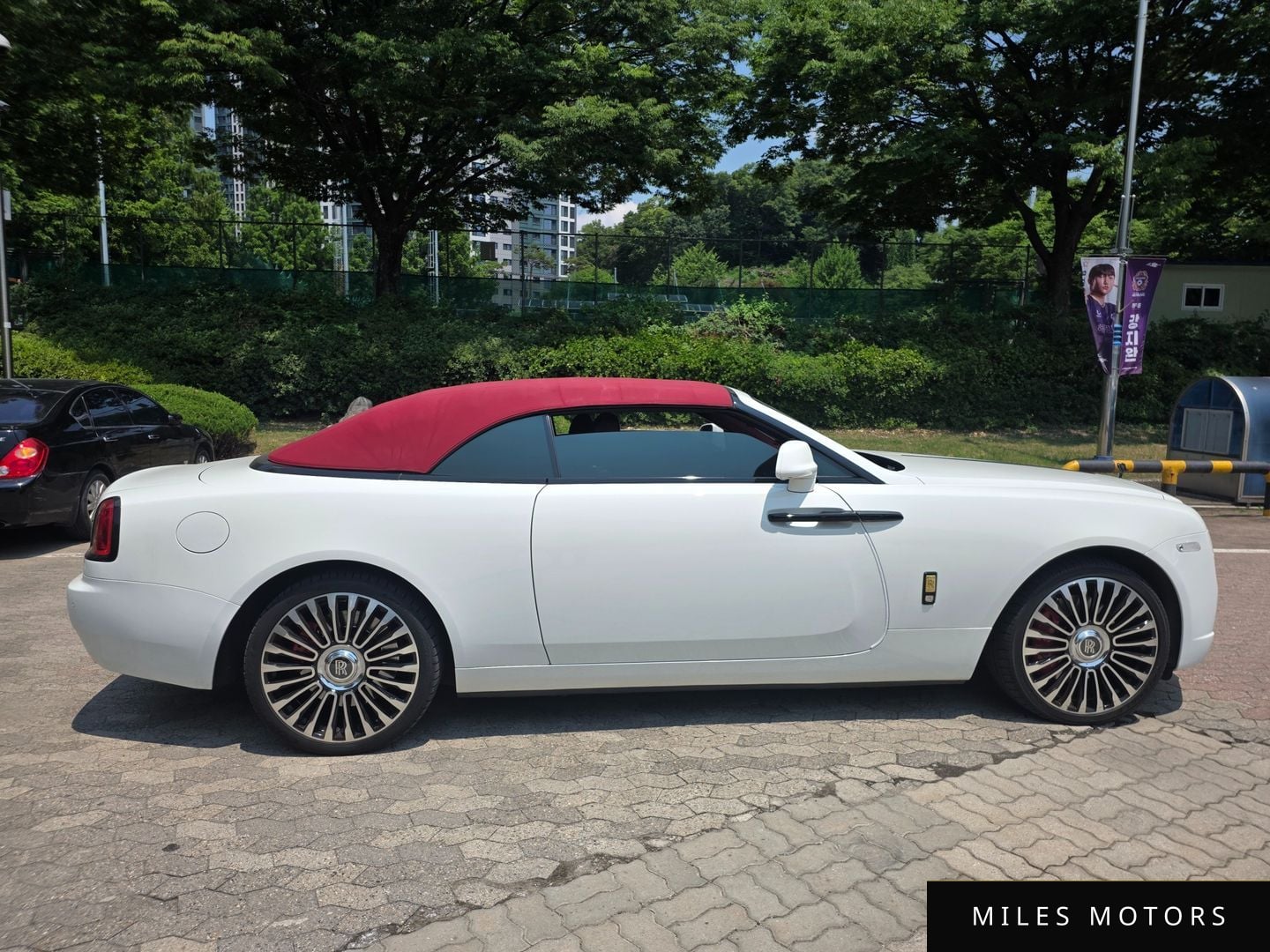 Rolls-Royce Dawn 2017 — миниатюра 12
