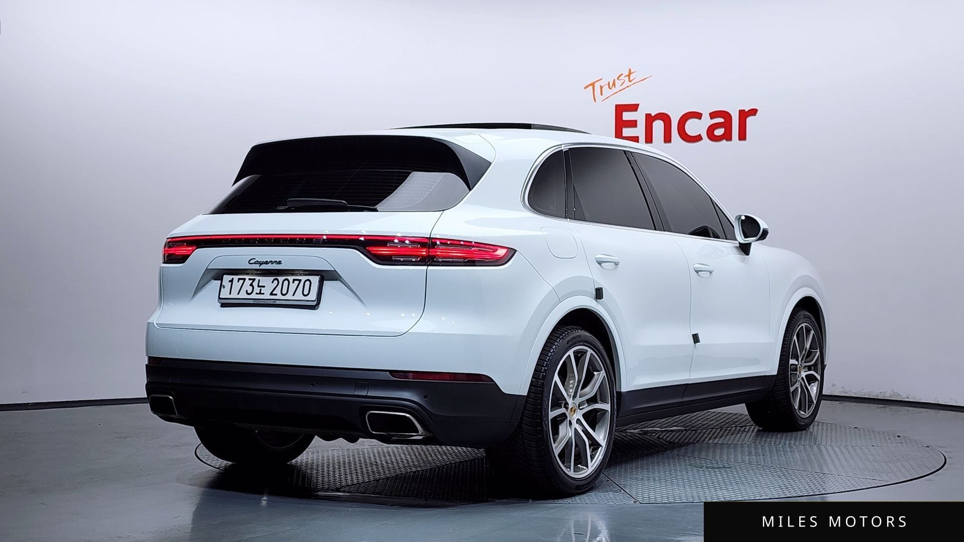 Porsche Cayenne 2020 — фото 1 из 12
