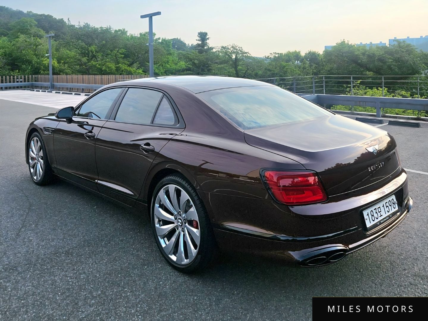 Bentley Flying Spur 2022 — миниатюра 4