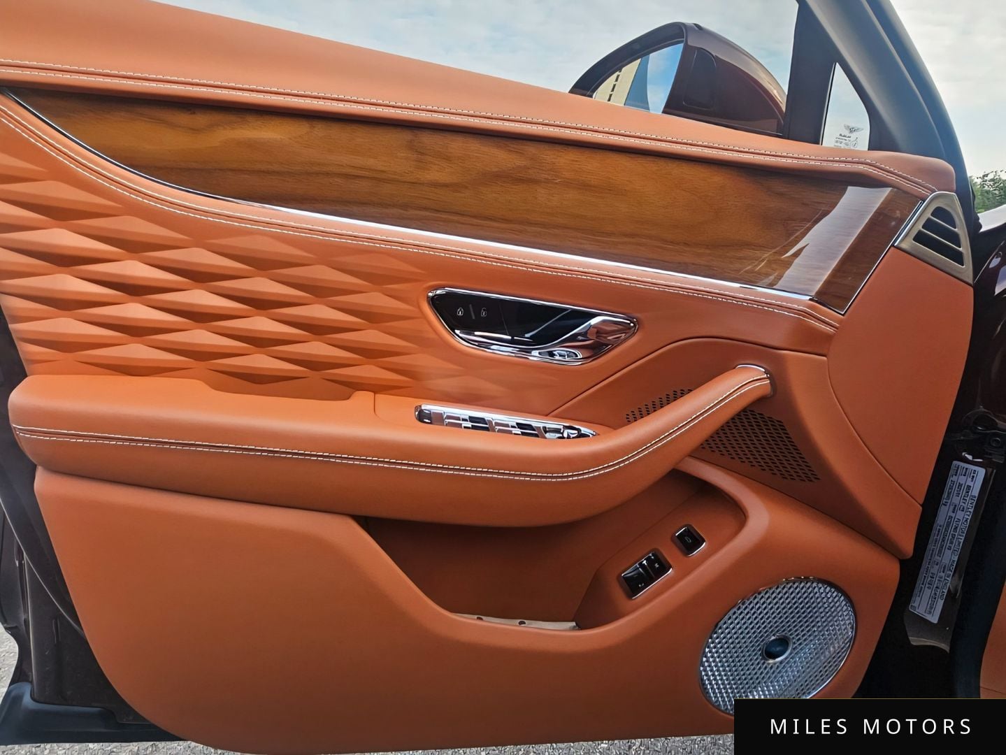 Bentley Flying Spur 2022 — миниатюра 7