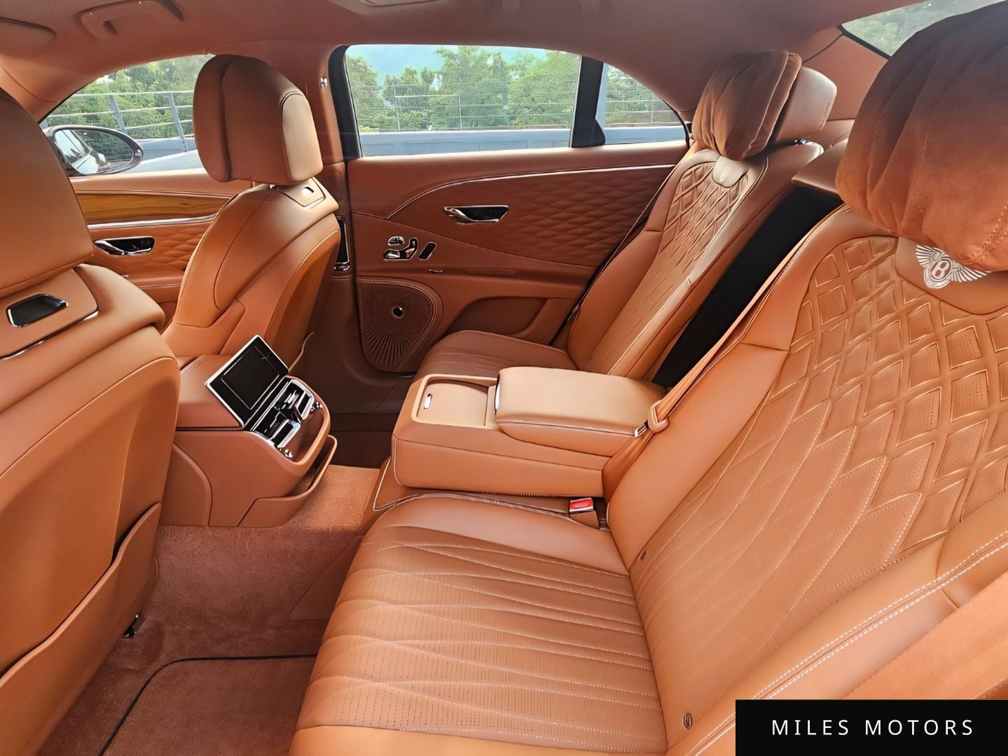 Bentley Flying Spur 2022 — миниатюра 10
