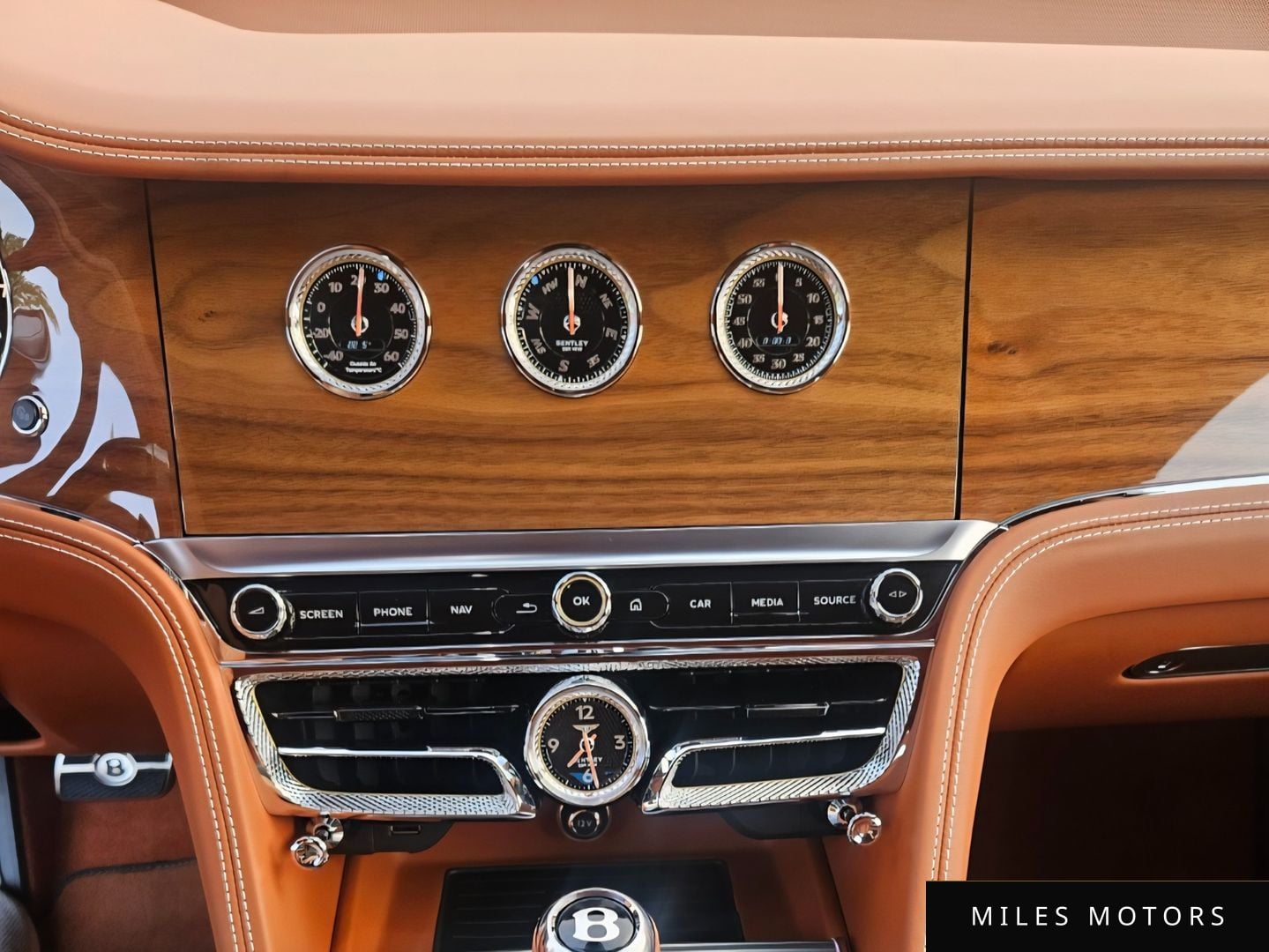Bentley Flying Spur 2022 — миниатюра 12