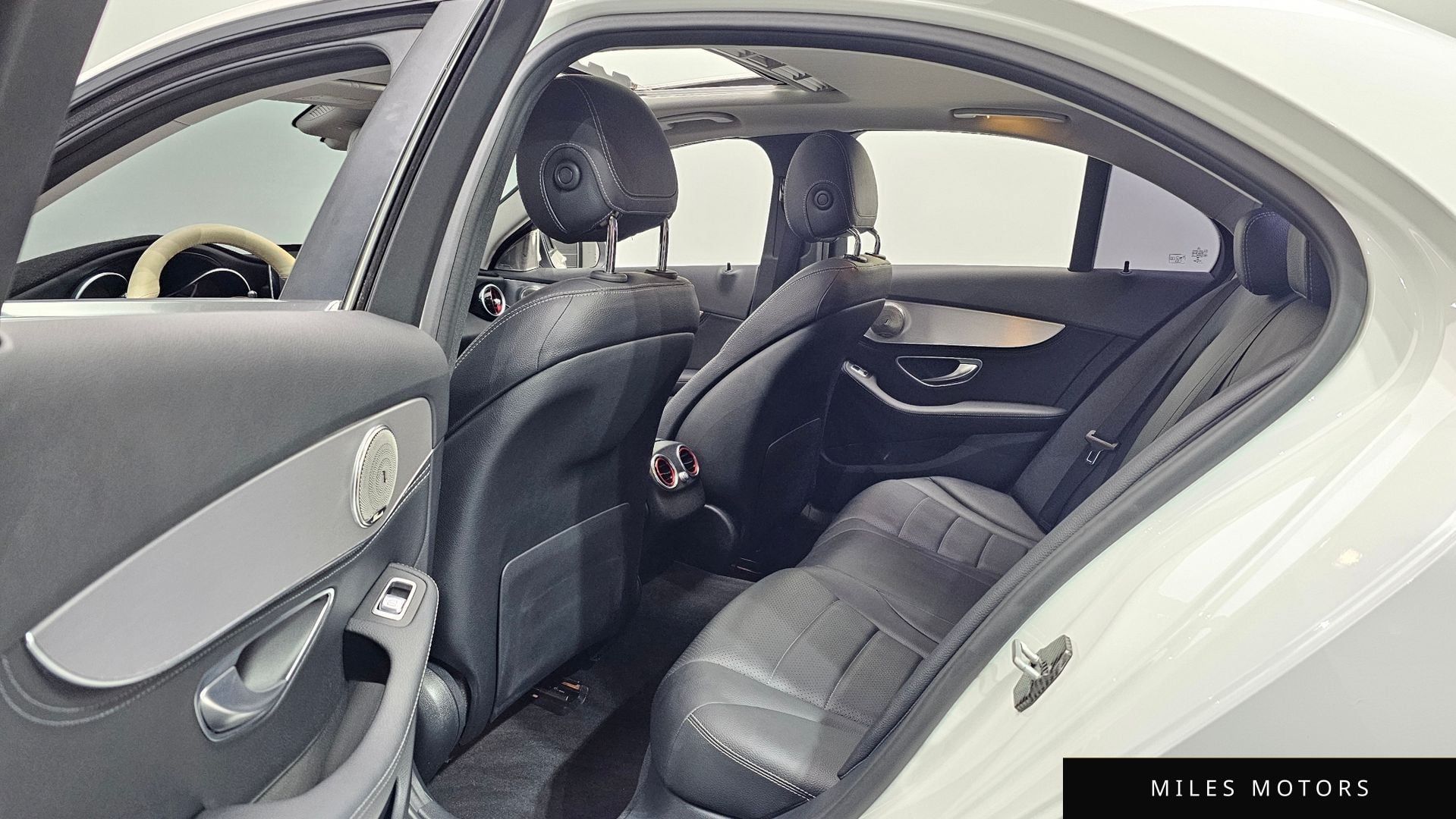 Mercedes-Benz C-Class W205 2015 — миниатюра 11