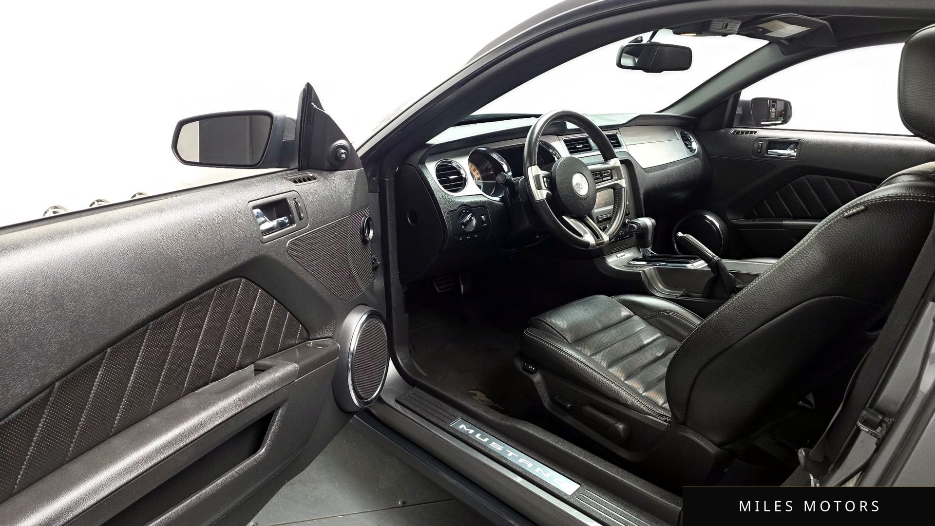 Ford Mustang 2010 — миниатюра 10