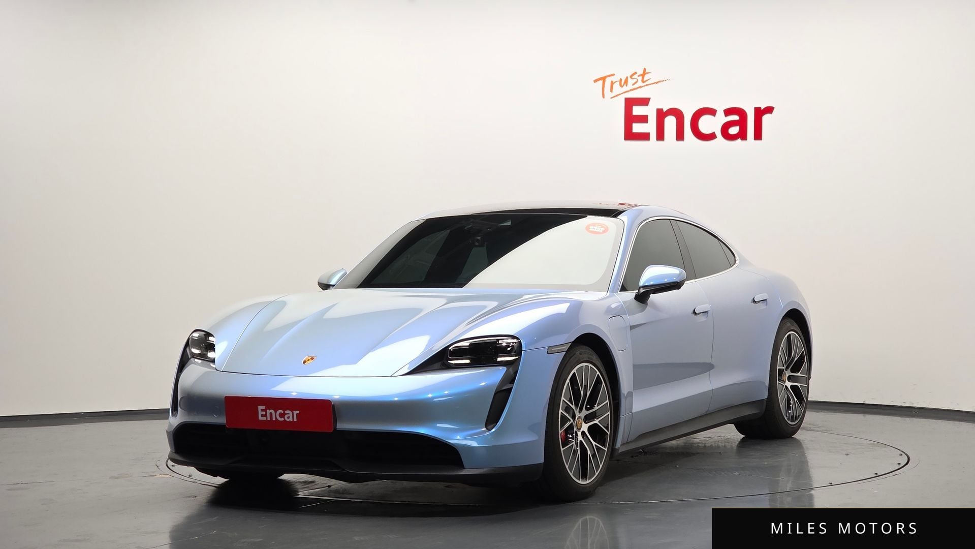 Porsche Taycan 2021 — фото 1 из 12