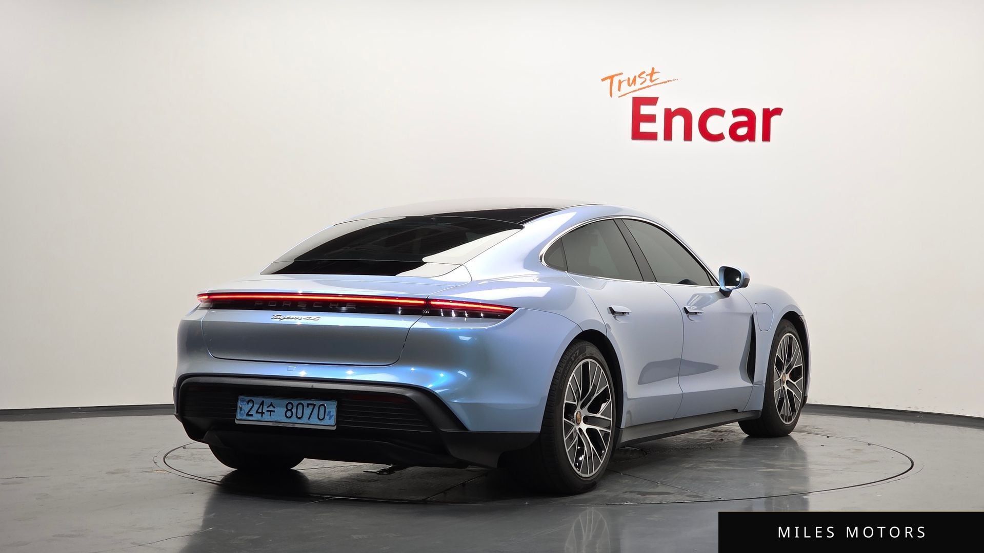 Porsche Taycan 2021 — миниатюра 2