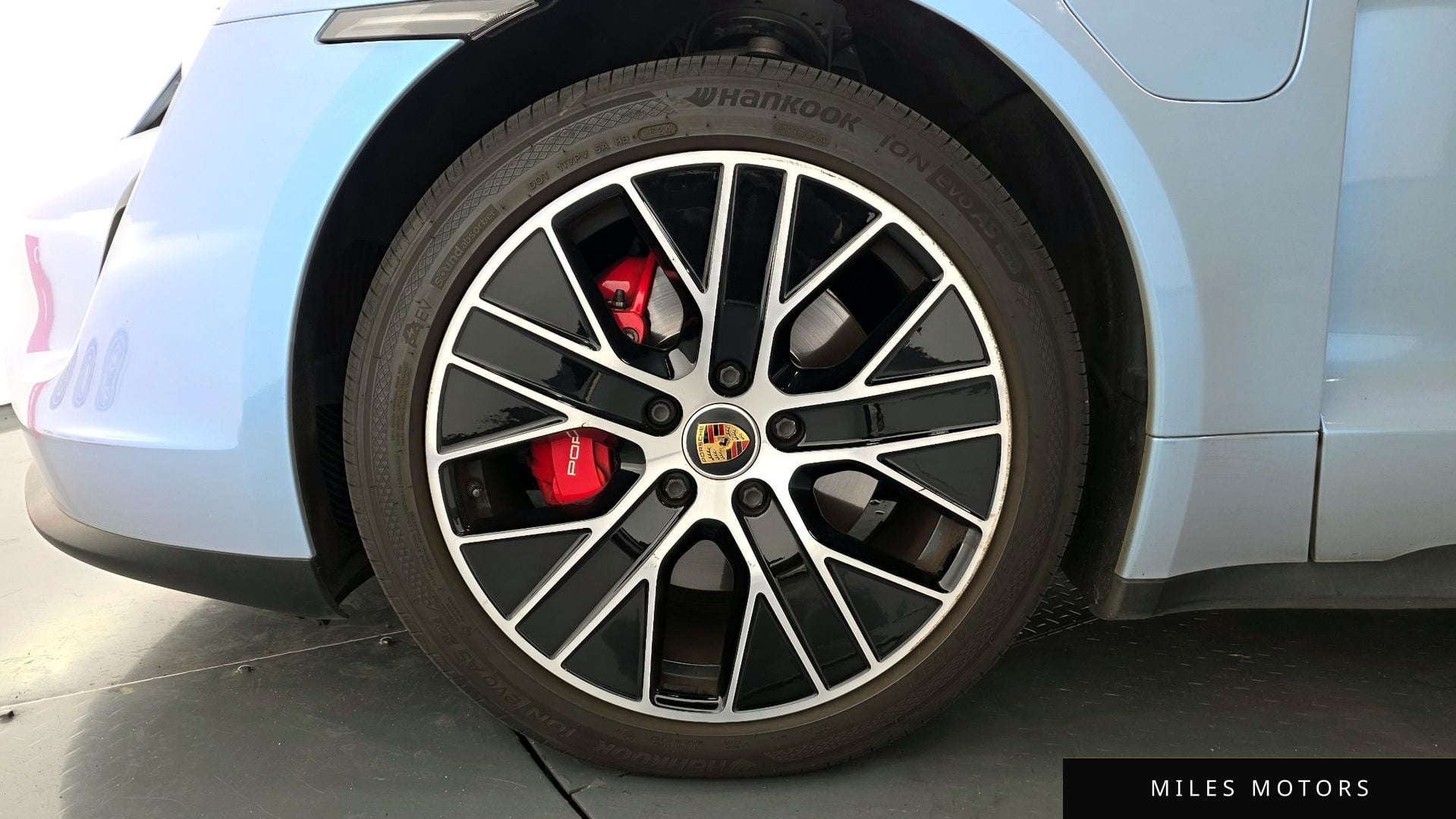 Porsche Taycan 2021 — миниатюра 5
