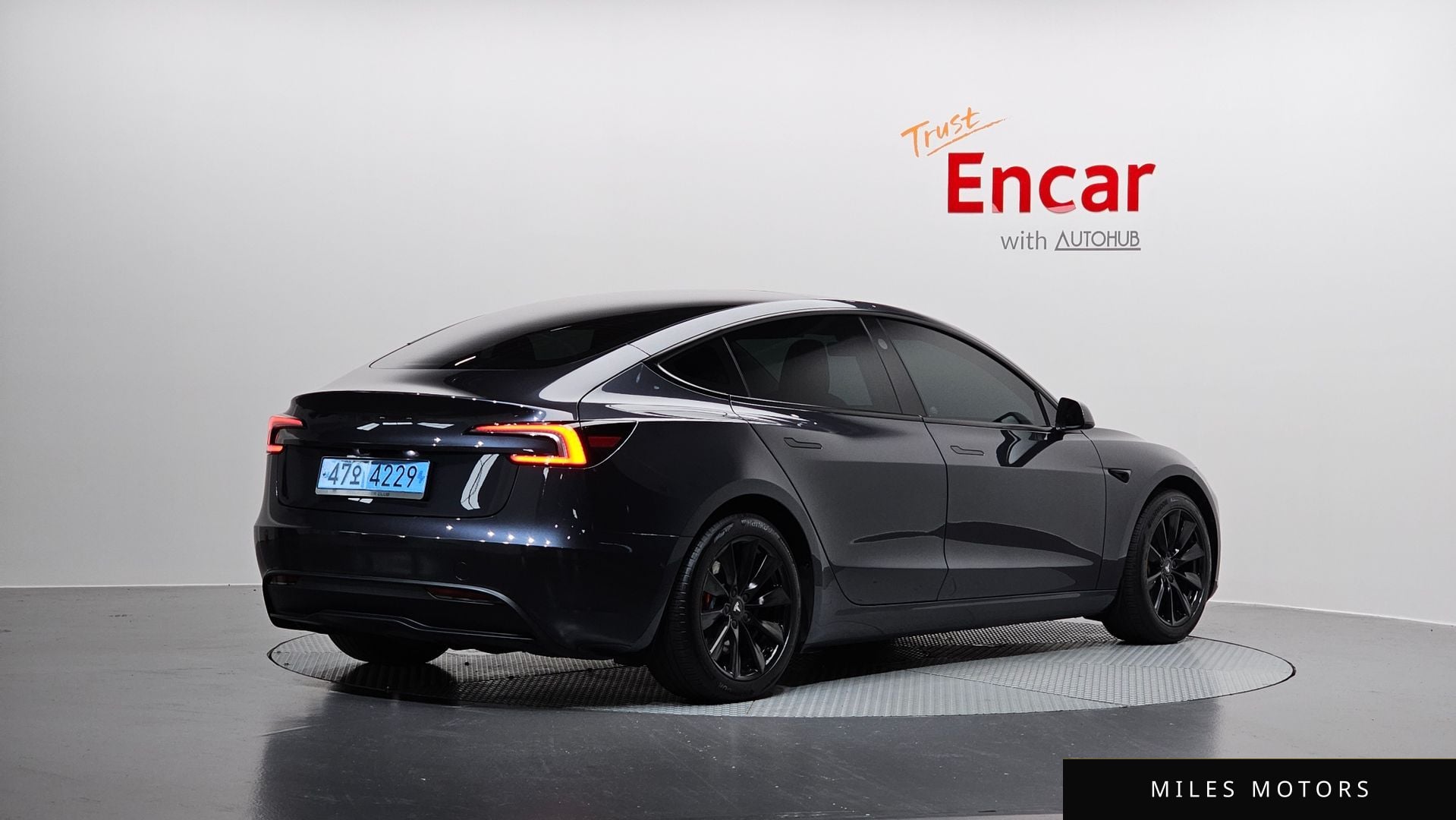 Tesla Model 3 2024 — миниатюра 2