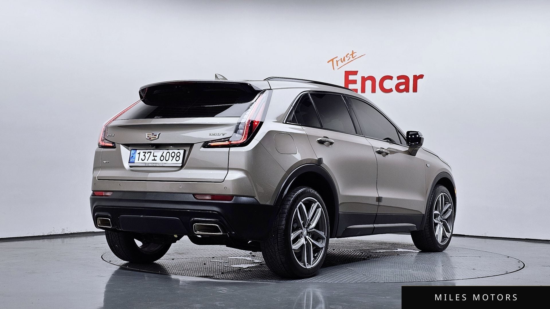 Cadillac XT4 2023 — миниатюра 2
