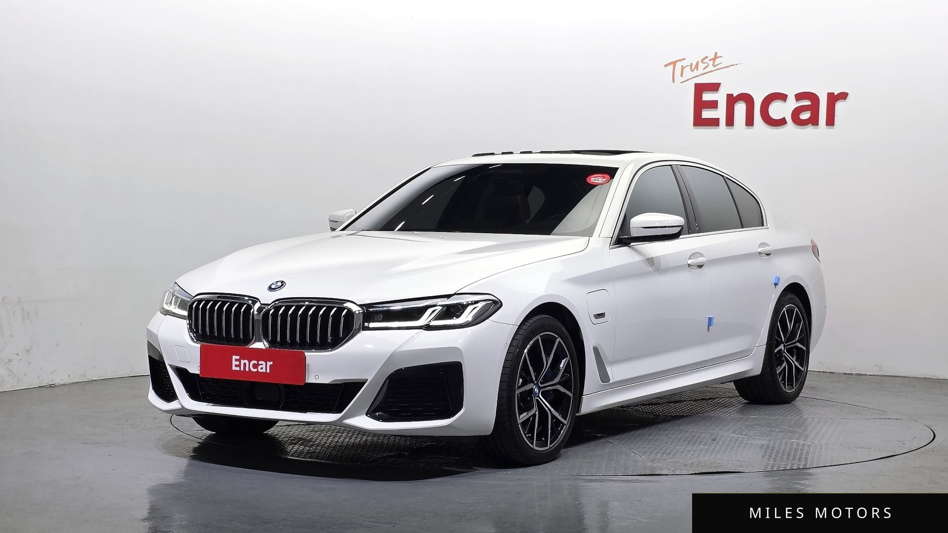 BMW 5 Series (G30) 2023 — фото 1 из 12