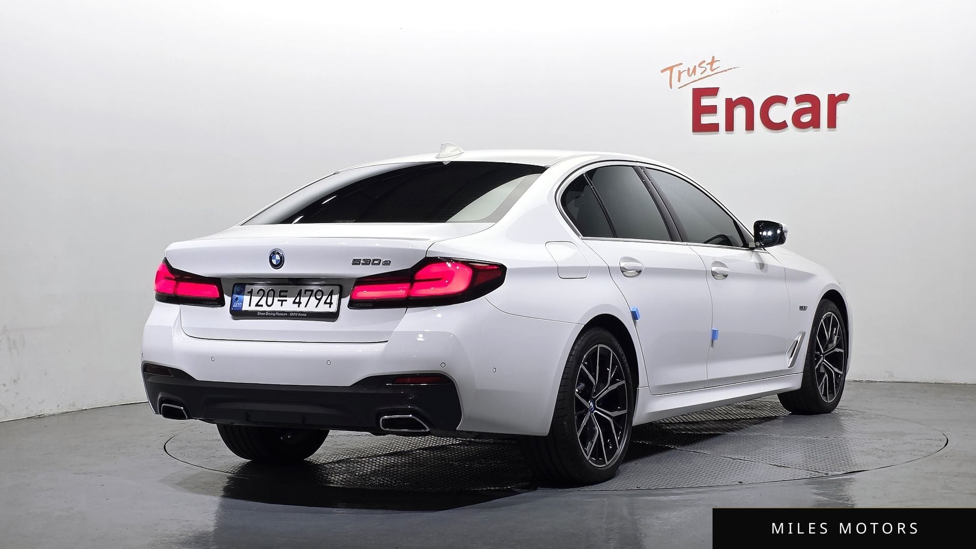 BMW 5 Series (G30) 2023 — миниатюра 2
