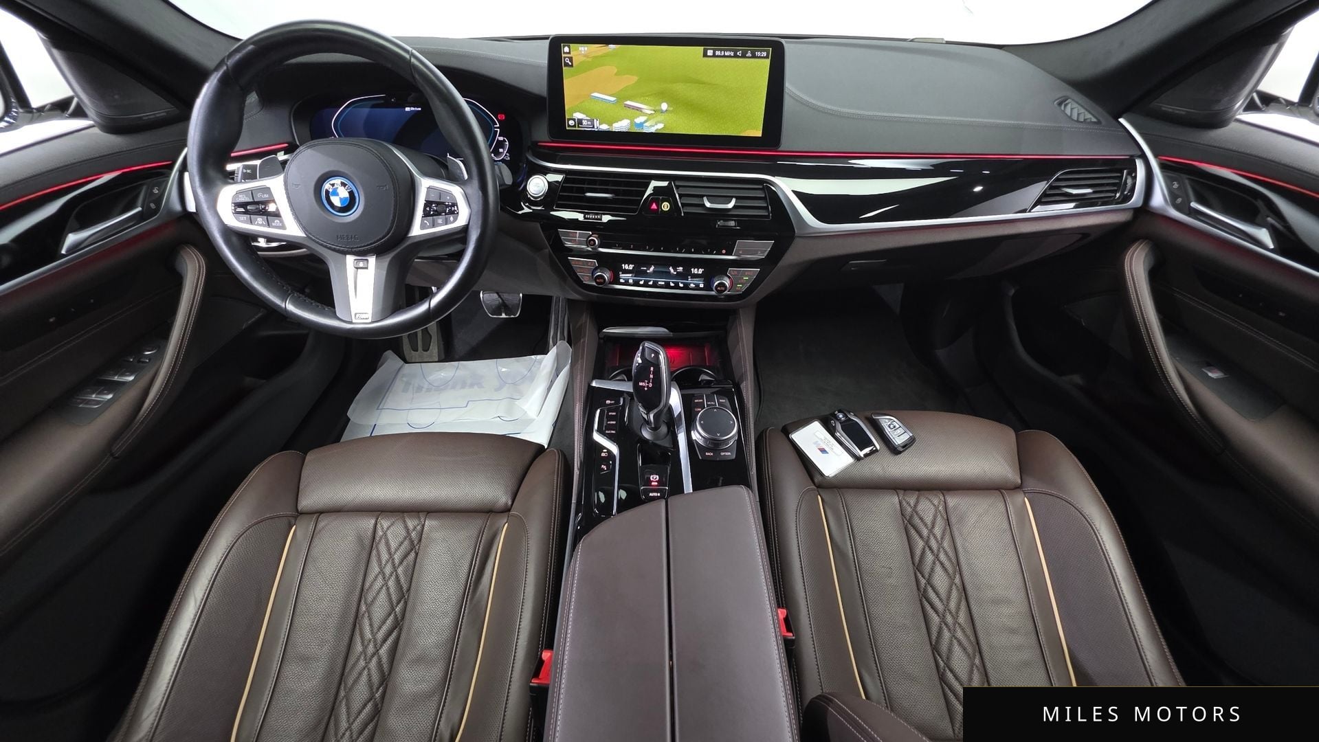 BMW 5 Series (G30) 2023 — миниатюра 10