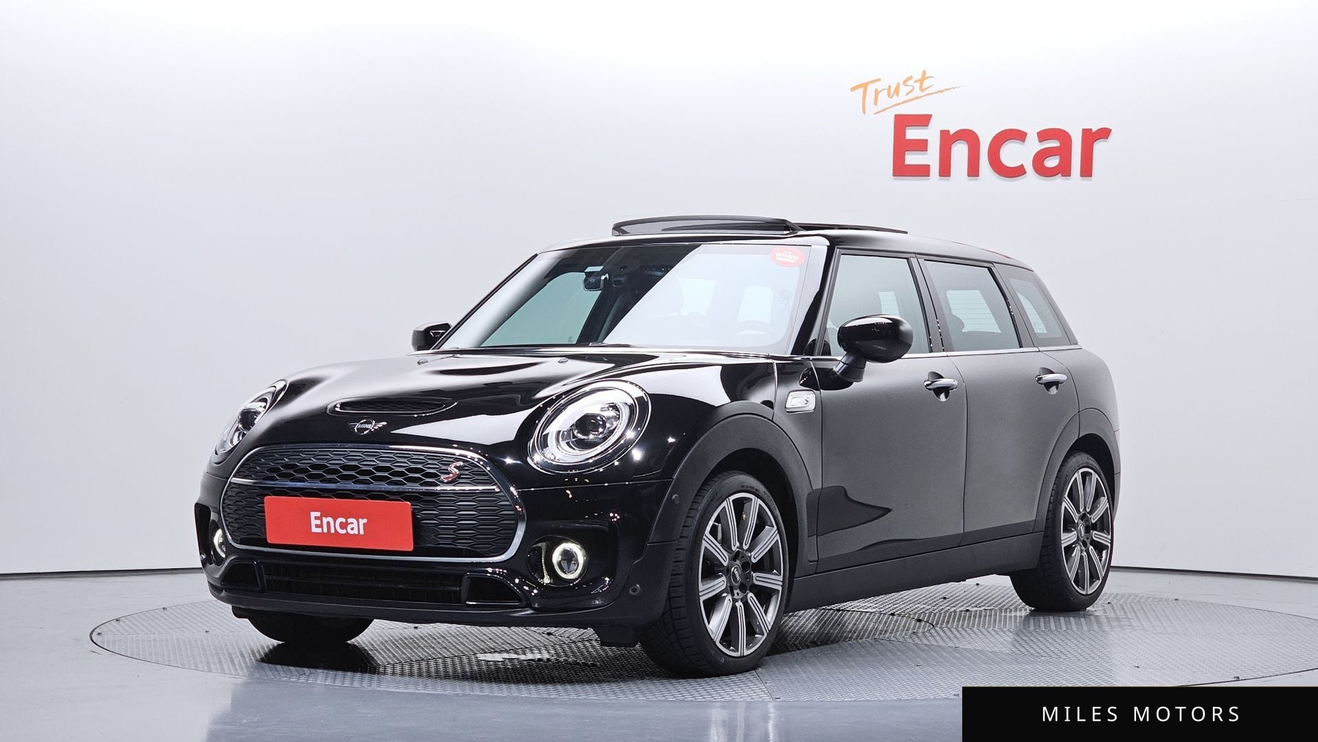 MINI Clubman 2020 — фото 1 из 12