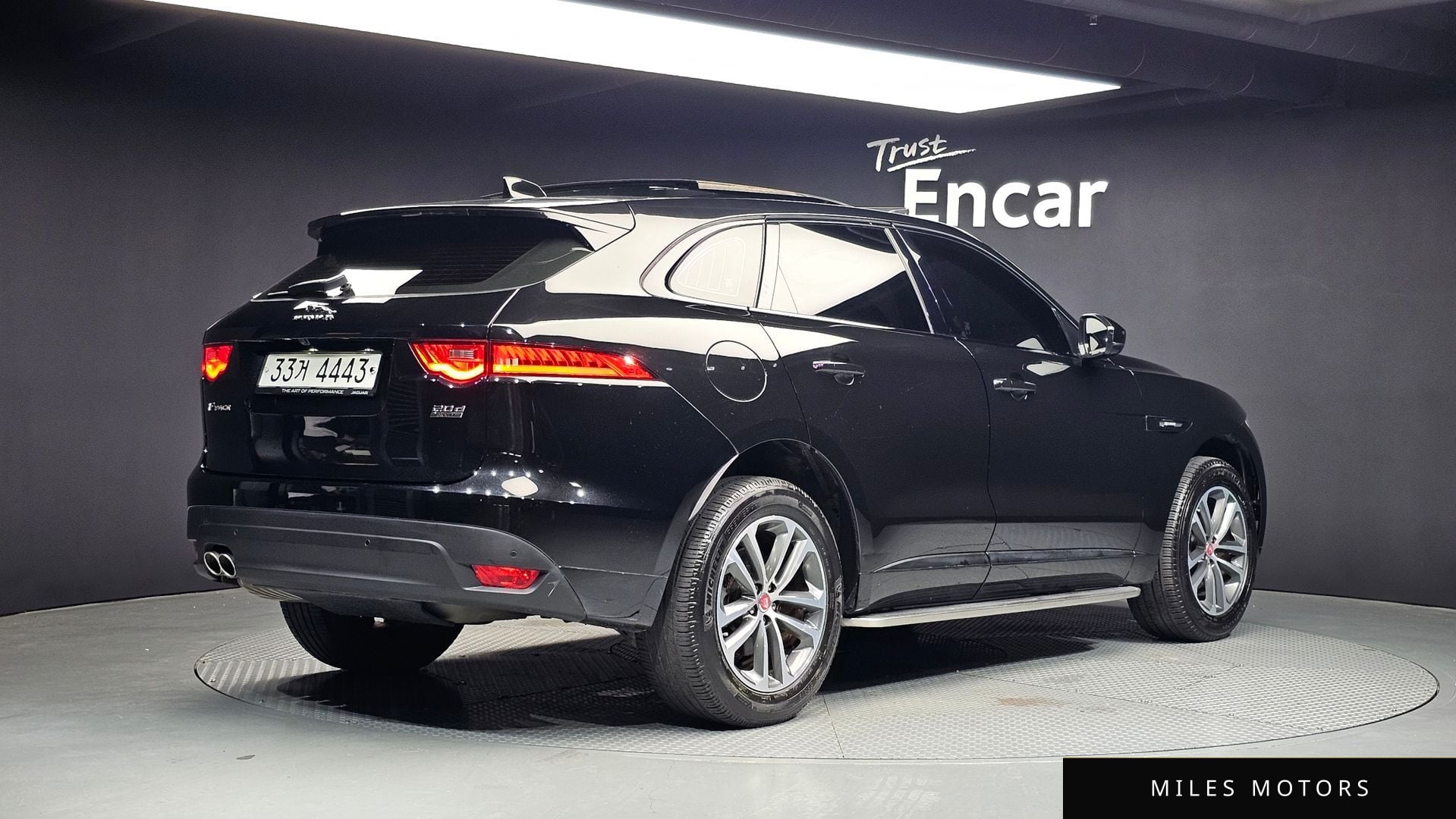 Jaguar F-PACE 2017 — миниатюра 2