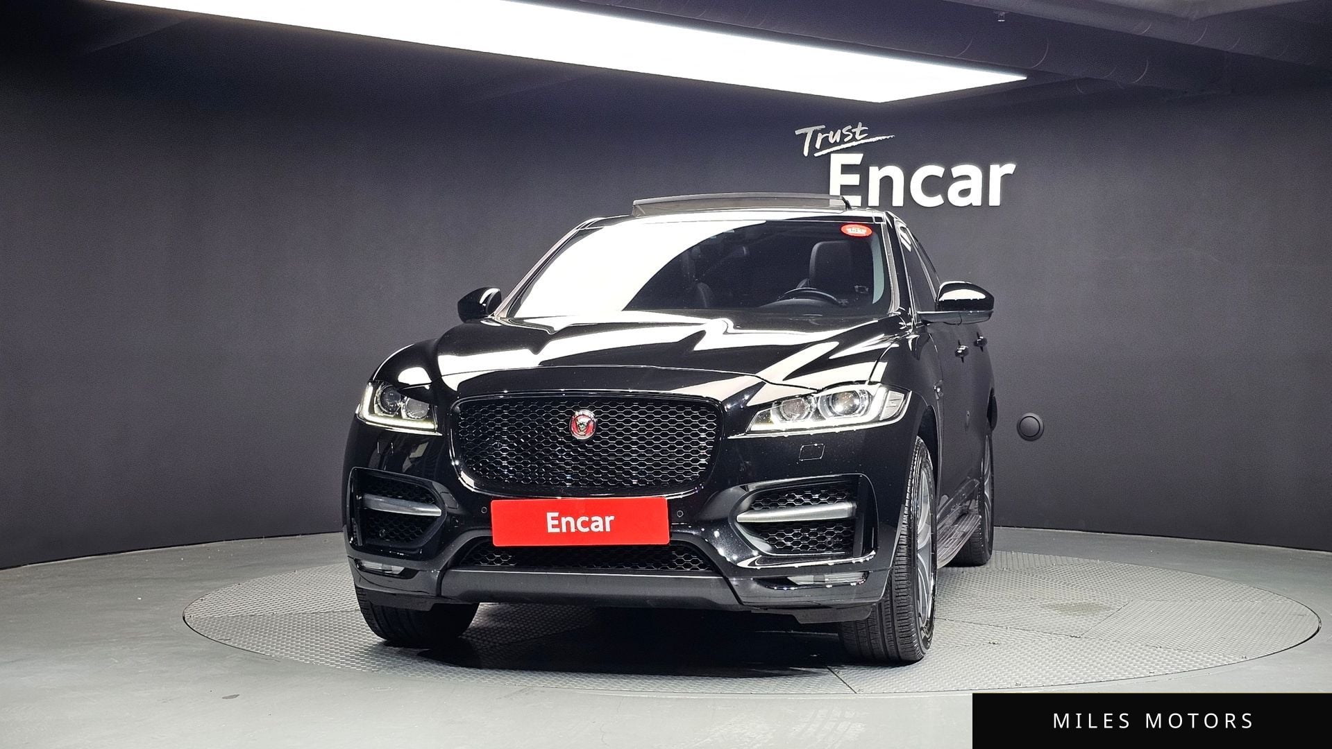 Jaguar F-PACE 2017 — миниатюра 3