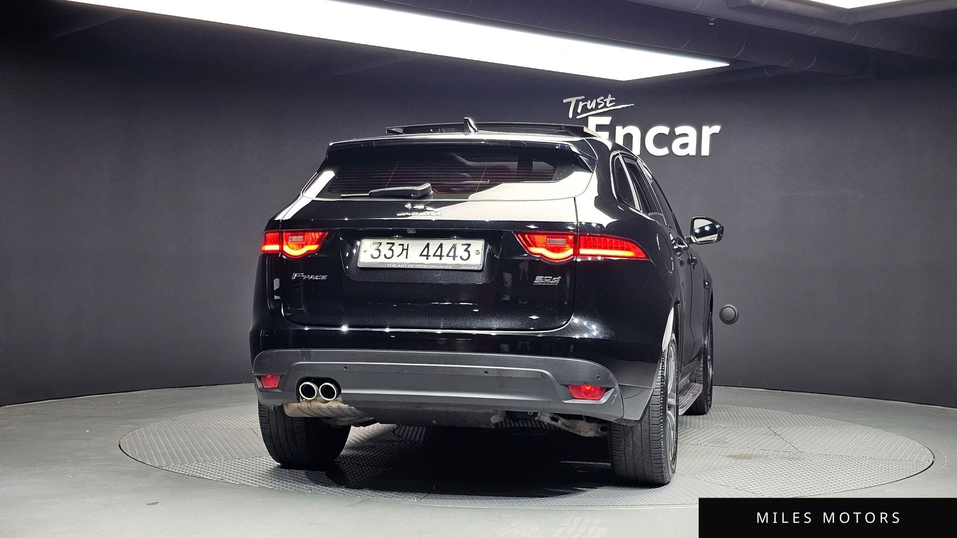 Jaguar F-PACE 2017 — миниатюра 4
