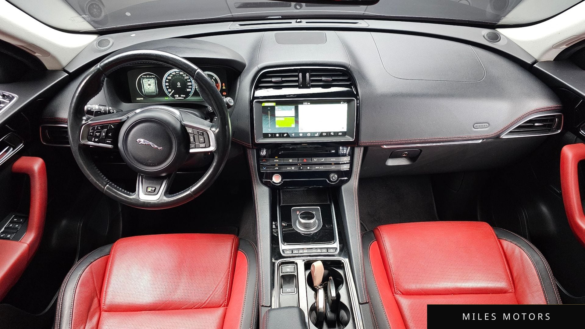 Jaguar F-PACE 2017 — миниатюра 7
