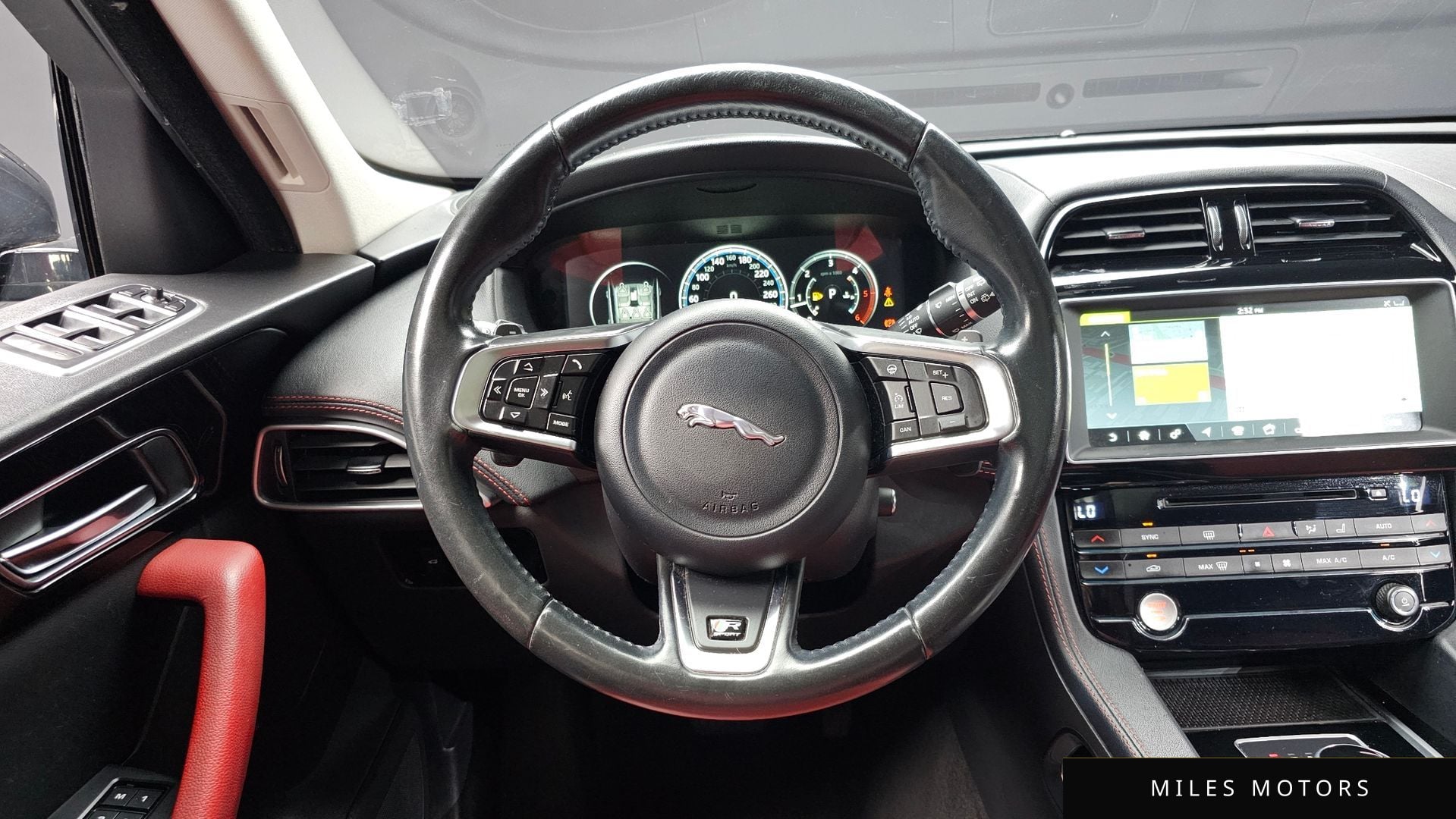 Jaguar F-PACE 2017 — миниатюра 12