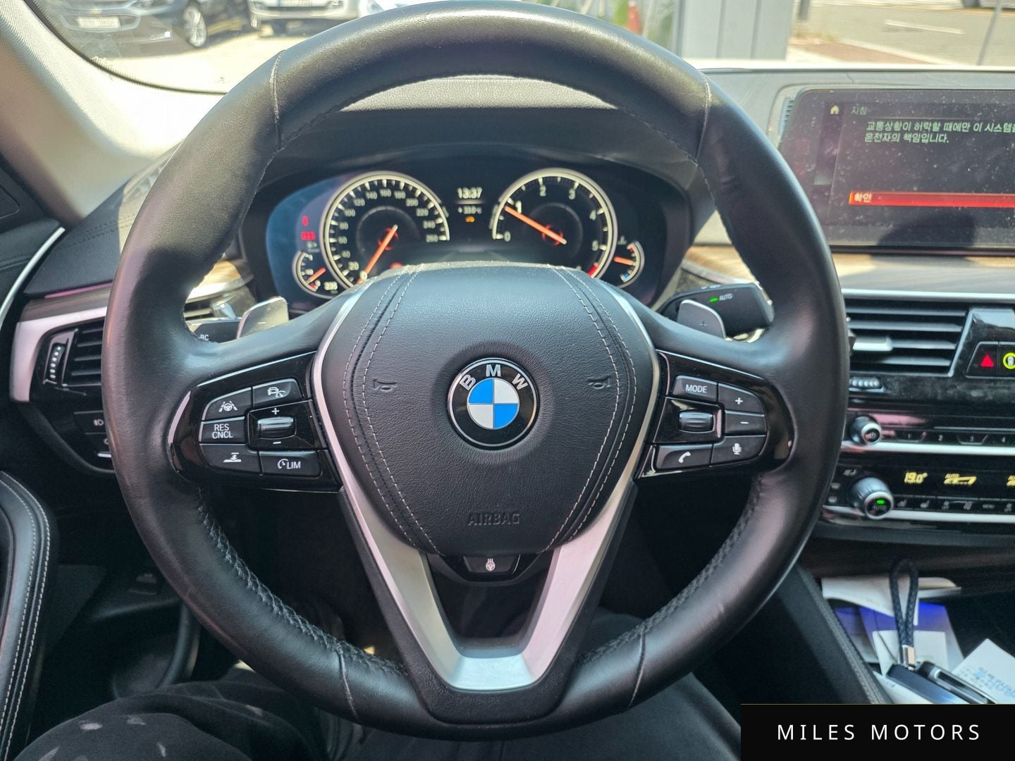 BMW 5 Series (G30) 2018 — миниатюра 5