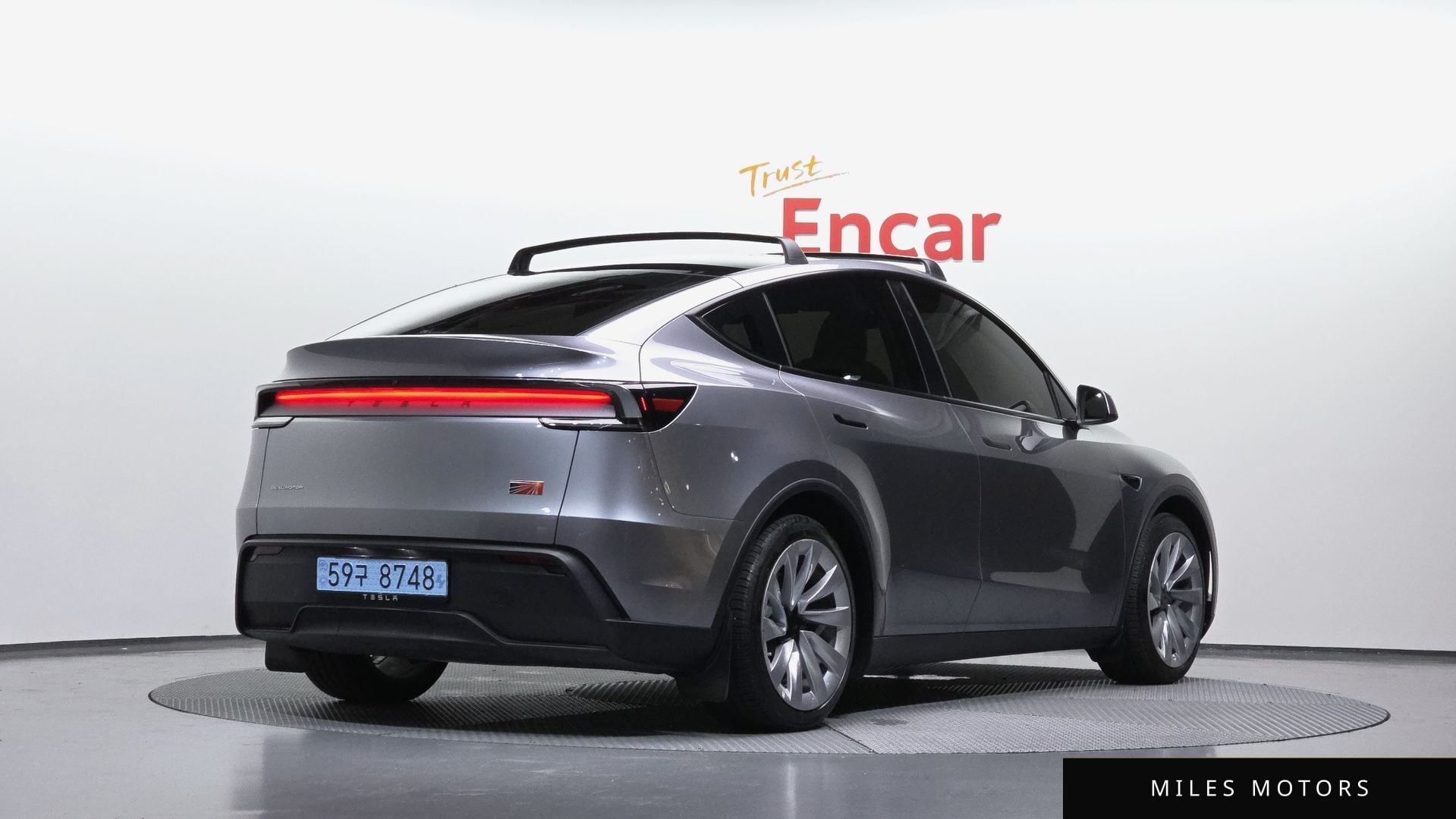 Tesla Model Y 2025 — миниатюра 2