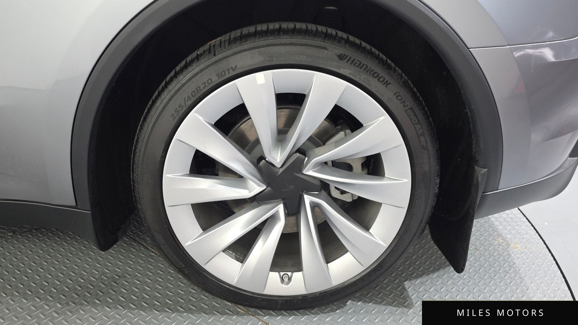 Tesla Model Y 2025 — миниатюра 7