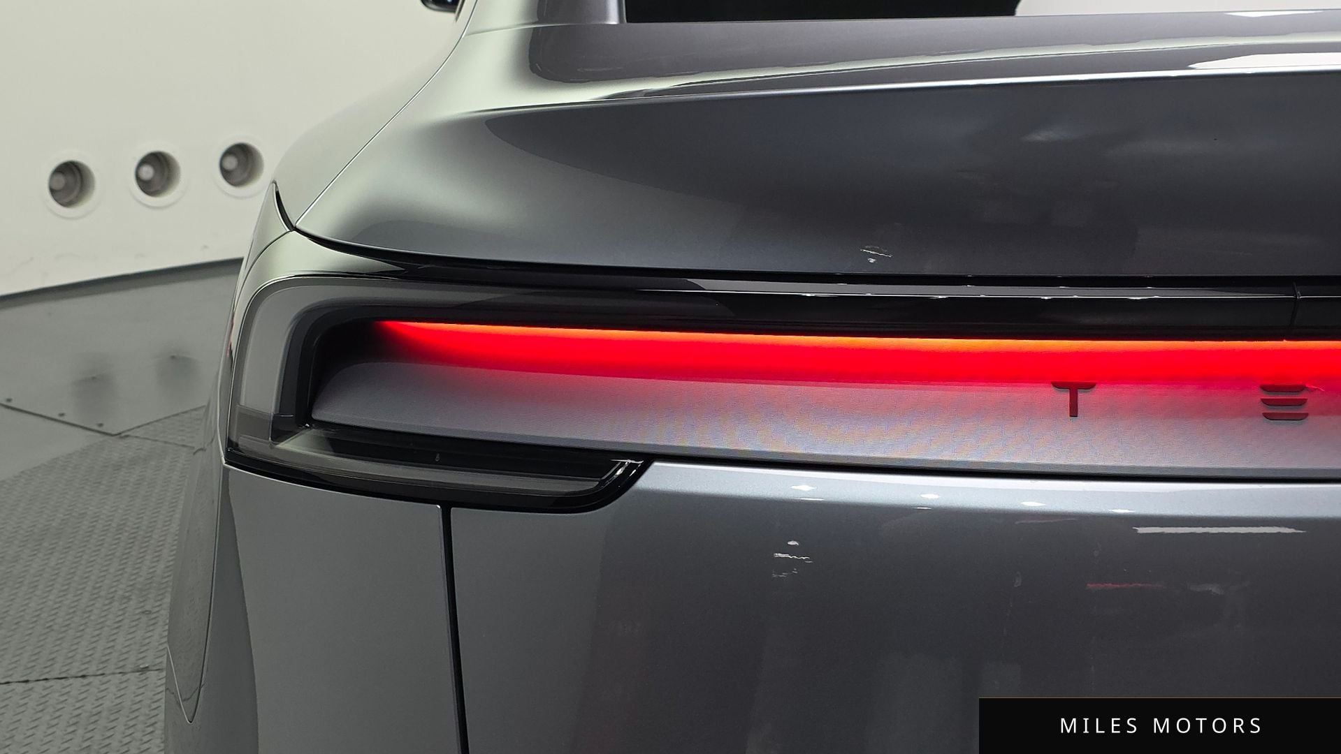 Tesla Model Y 2025 — миниатюра 9