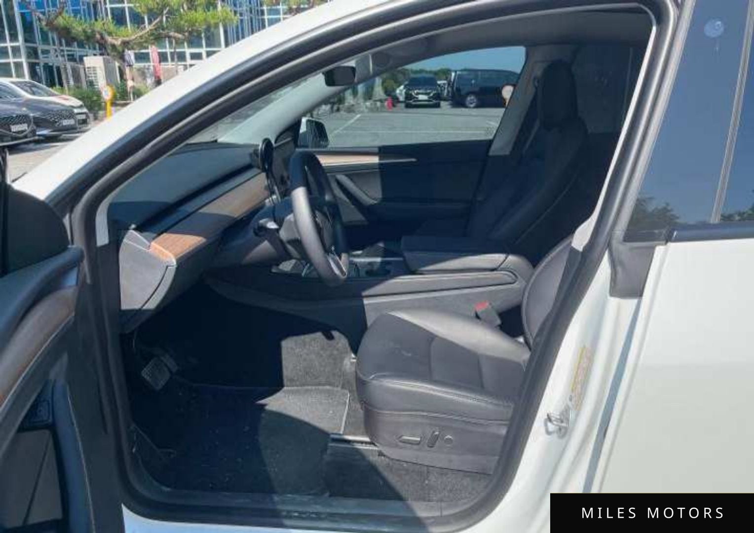 Tesla Model Y 2023 — миниатюра 4