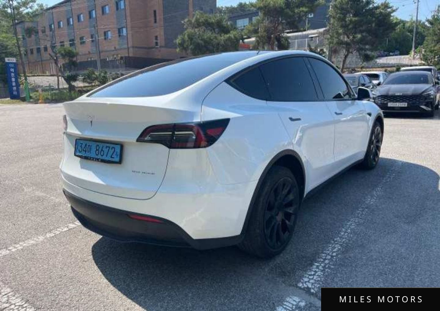 Tesla Model Y 2023 — миниатюра 5