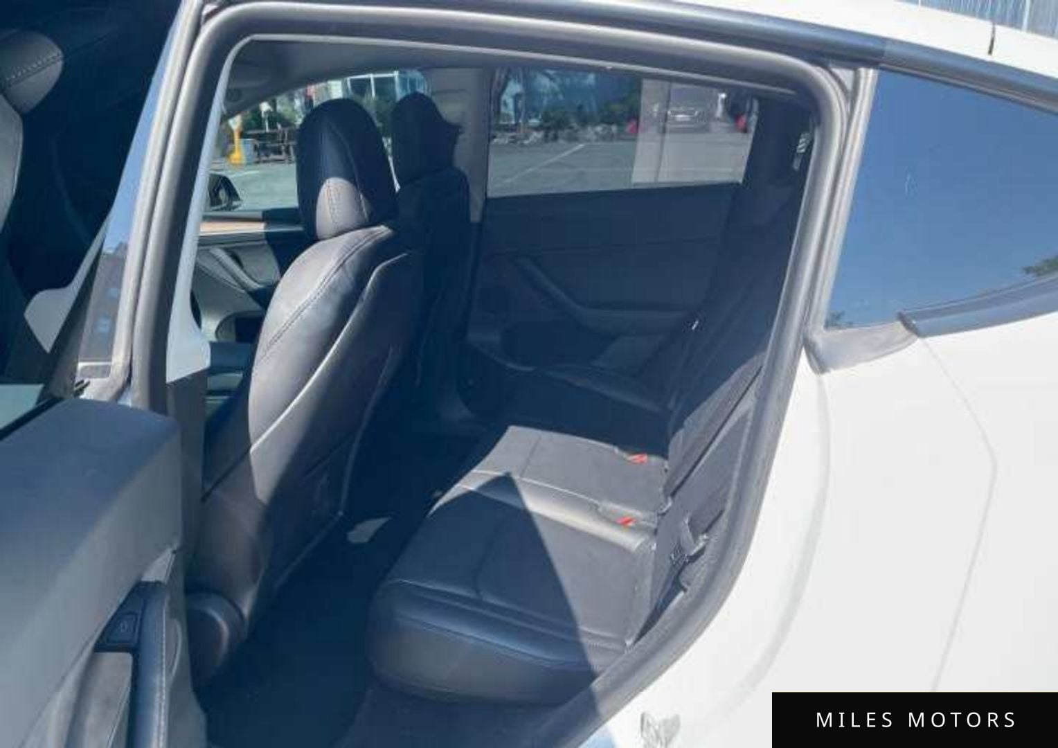 Tesla Model Y 2023 — миниатюра 8