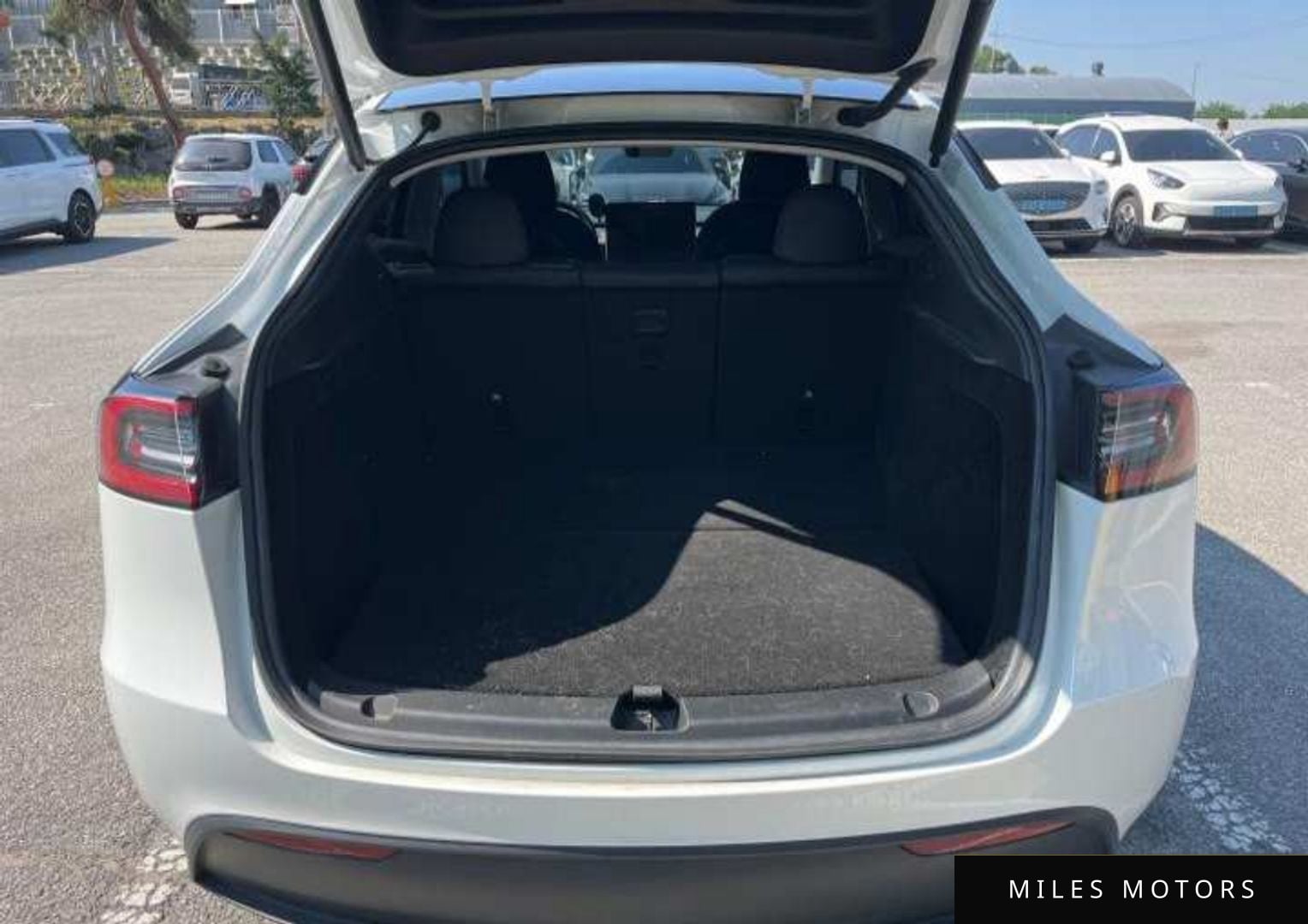 Tesla Model Y 2023 — миниатюра 9