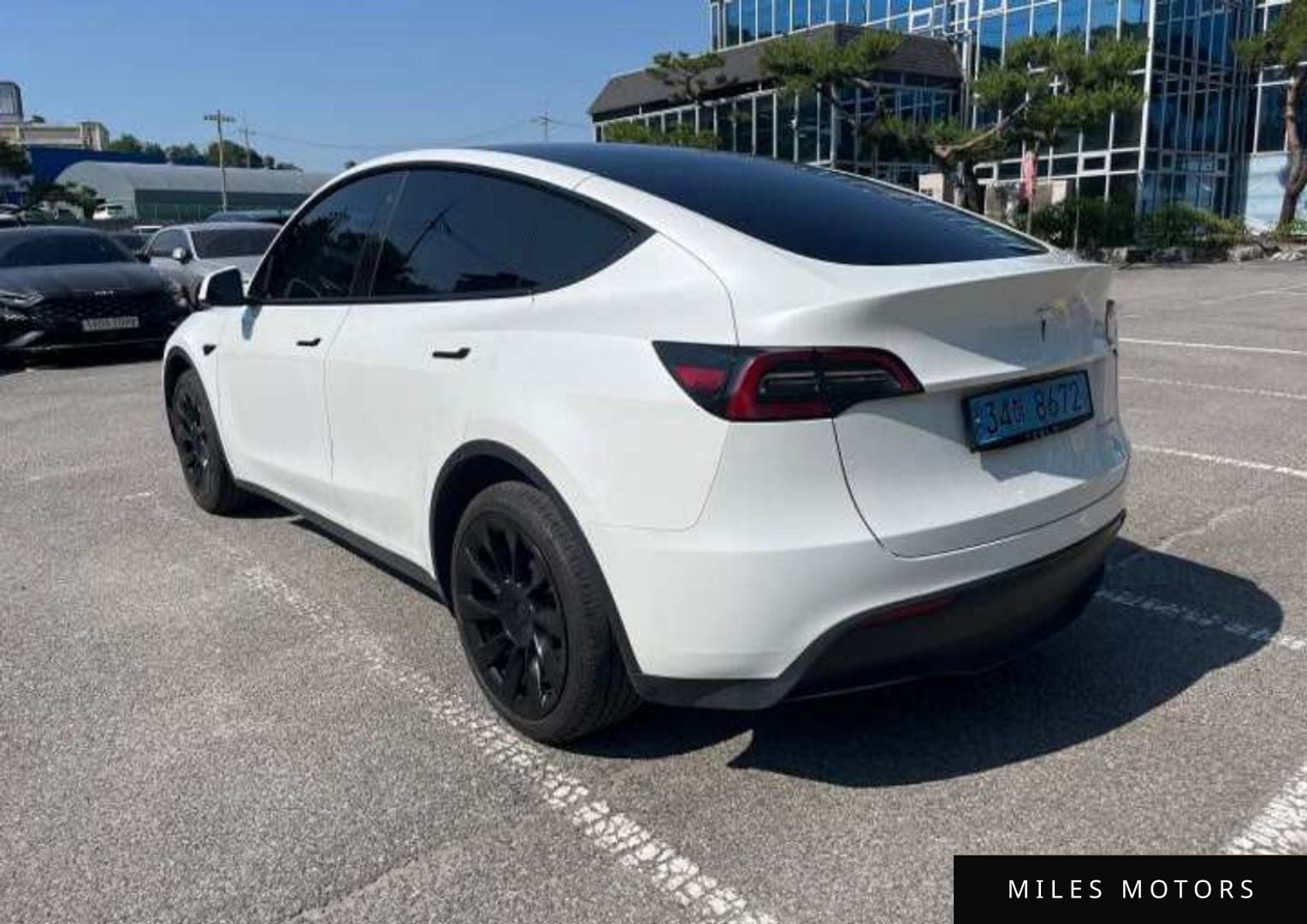 Tesla Model Y 2023 — миниатюра 10