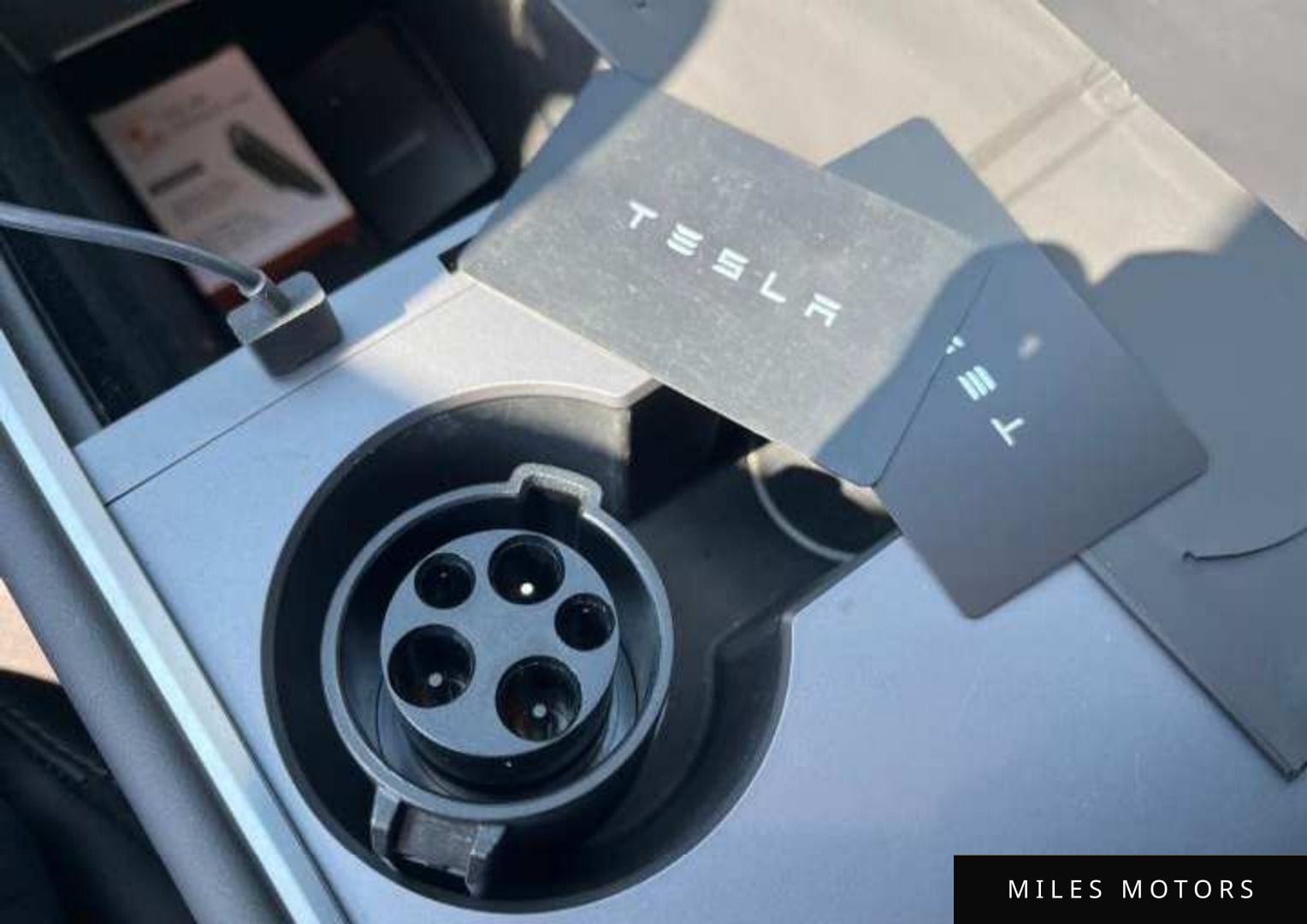 Tesla Model Y 2023 — миниатюра 11