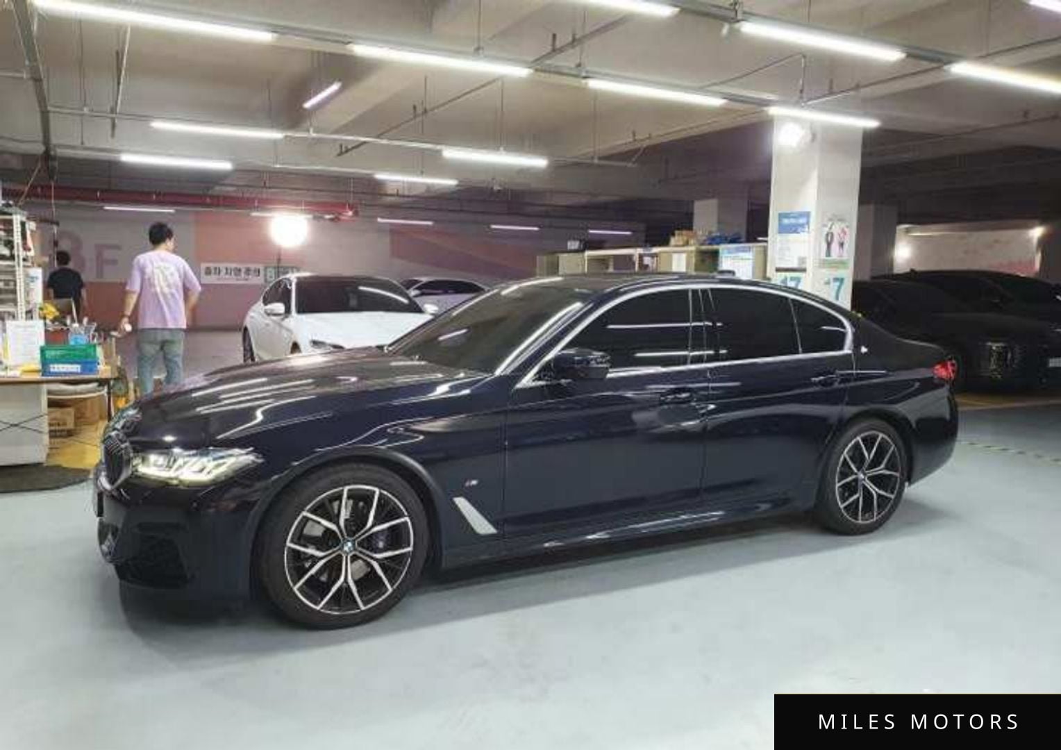 BMW 5 Series (G30) 2023 — миниатюра 5