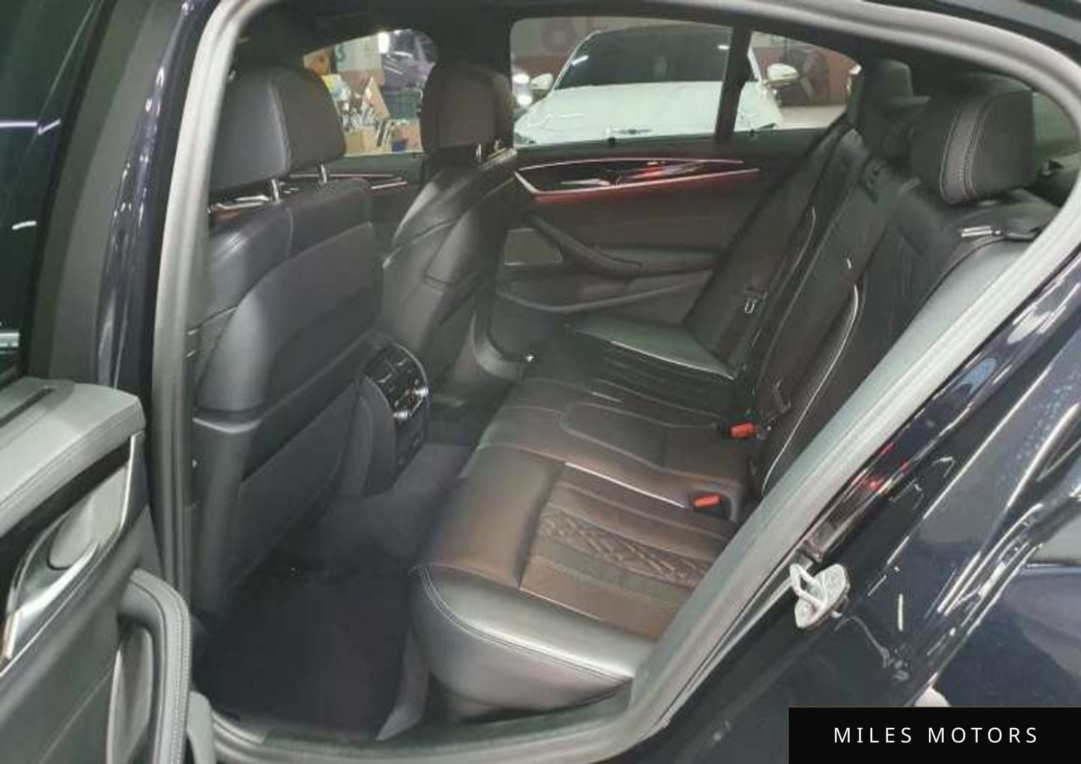 BMW 5 Series (G30) 2023 — миниатюра 10