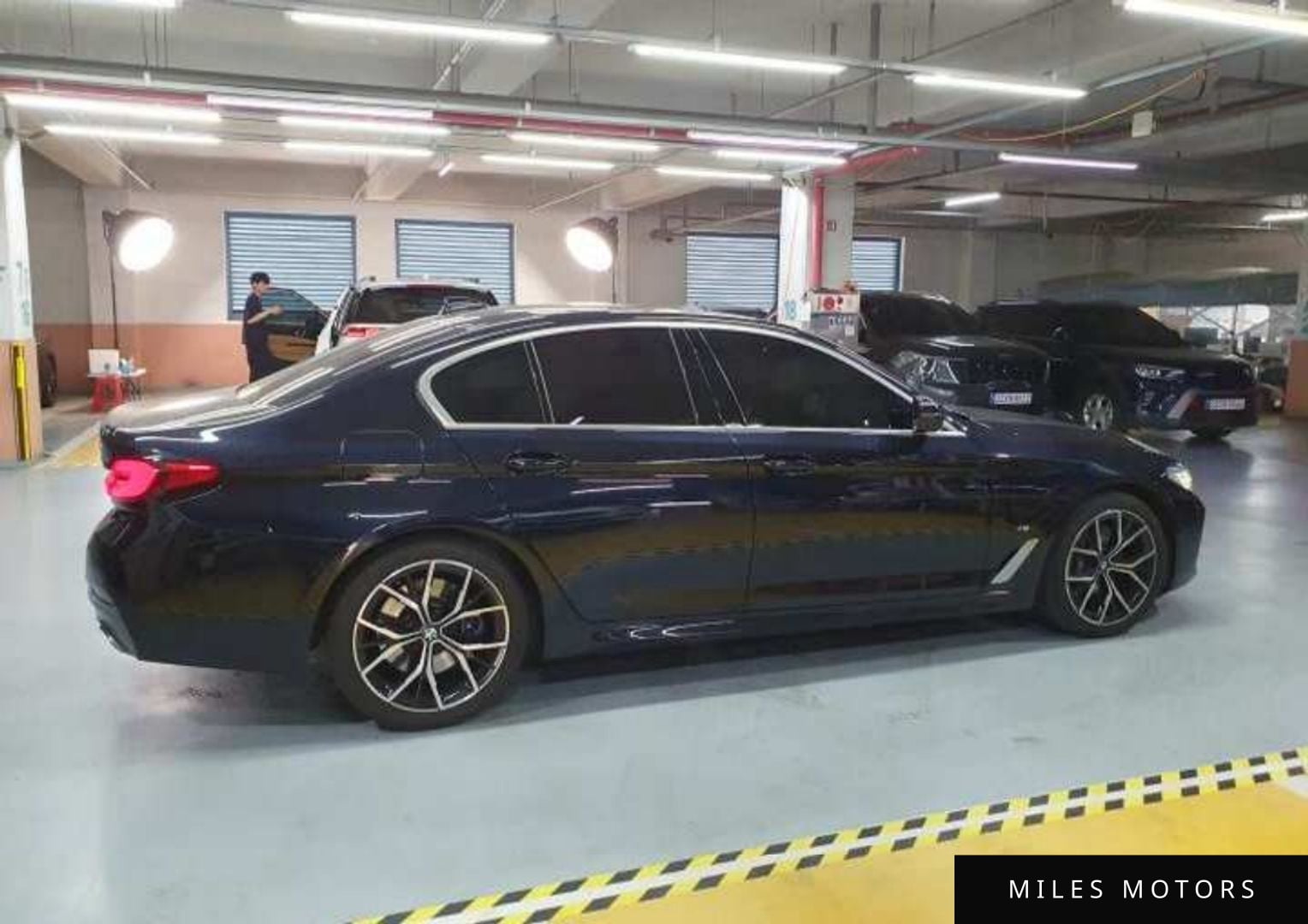 BMW 5 Series (G30) 2023 — миниатюра 11