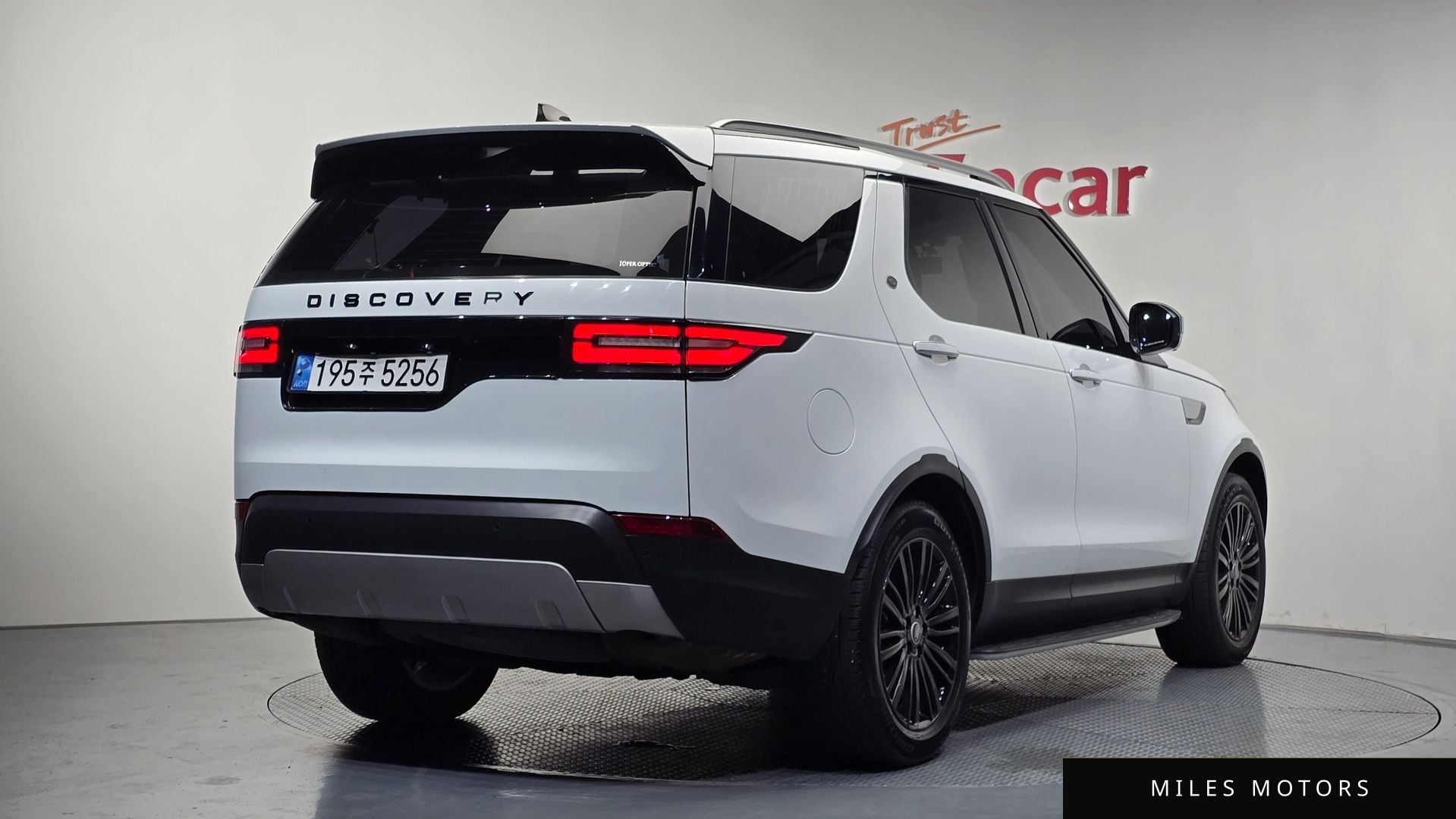 Land Rover Discovery 2018 — миниатюра 2