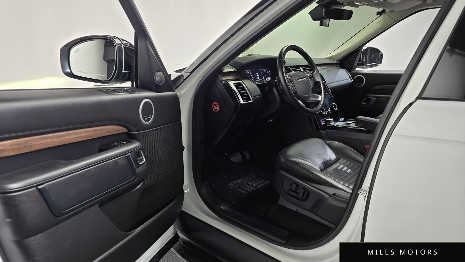 Land Rover Discovery 2018 — миниатюра 10