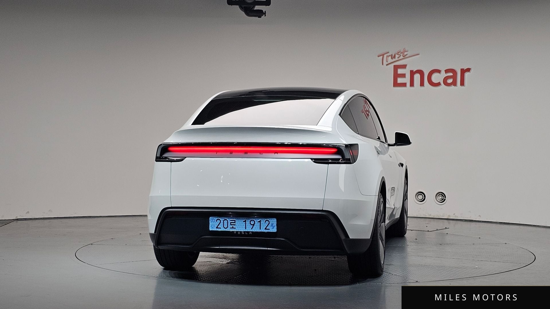 Tesla Model Y 2025 — миниатюра 3