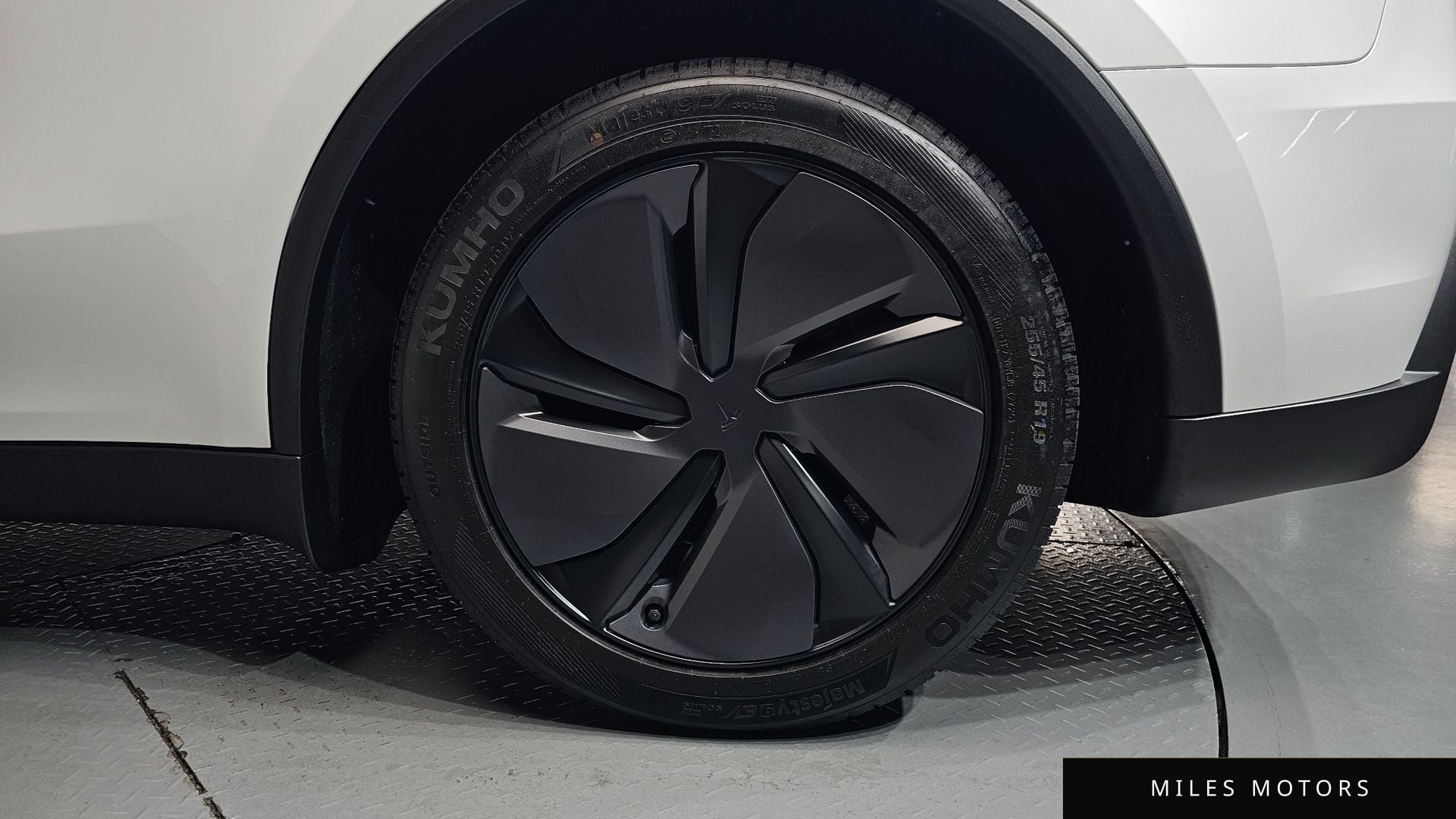 Tesla Model Y 2025 — миниатюра 6