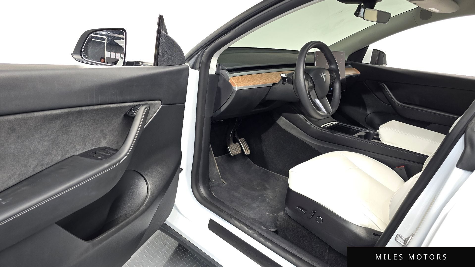 Tesla Model Y 2022 — миниатюра 12