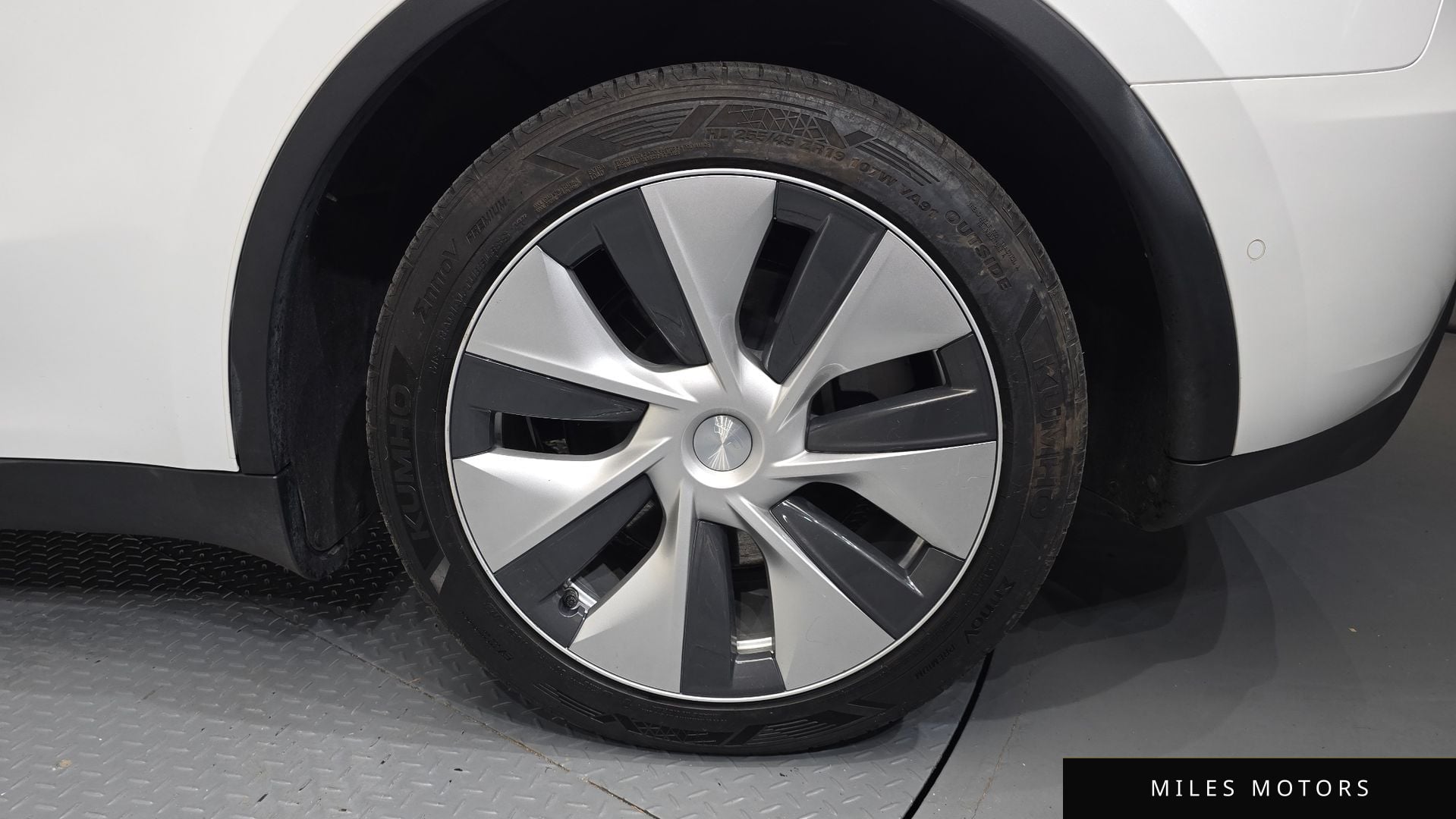 Tesla Model Y 2022 — миниатюра 6