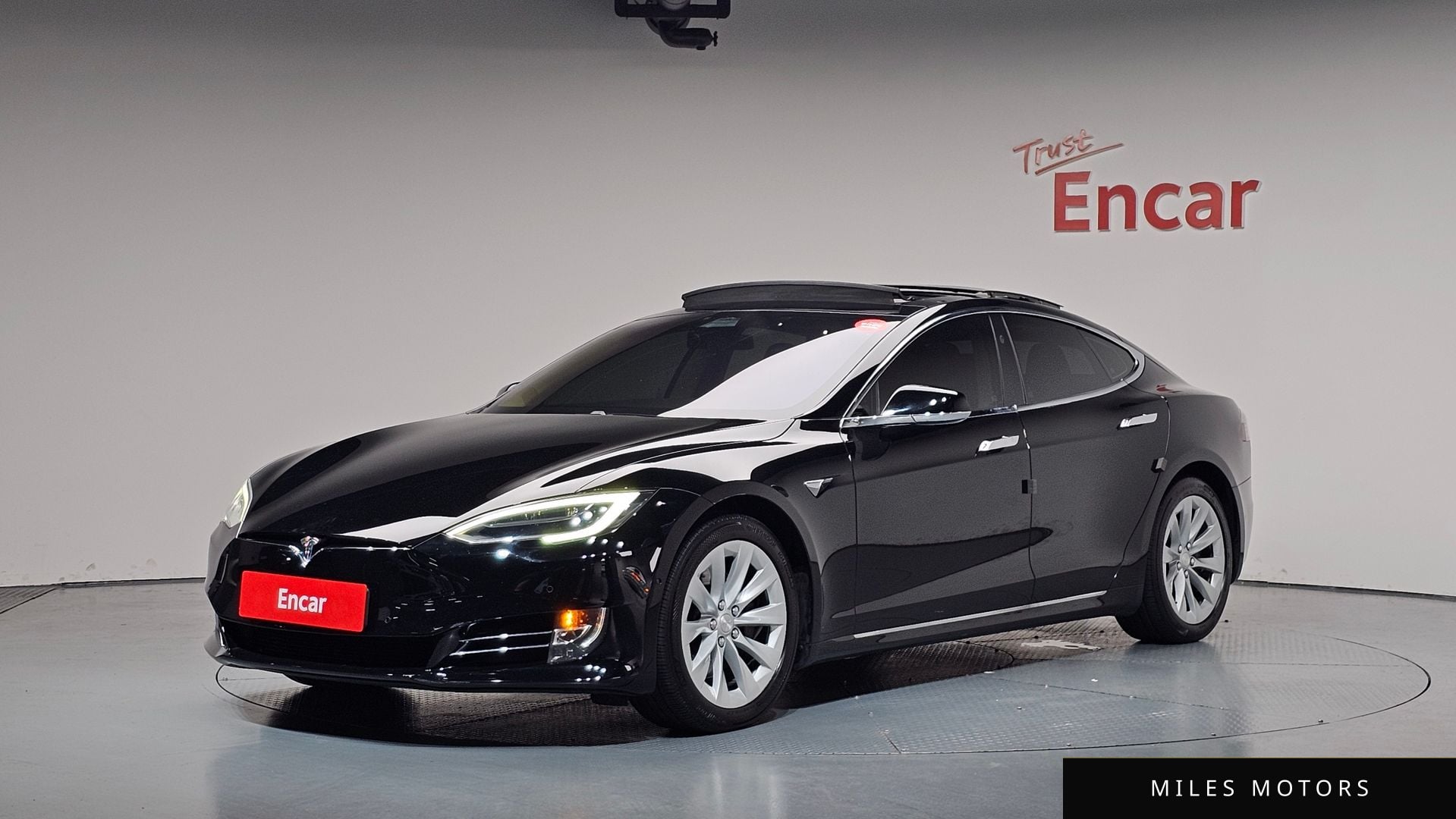 Tesla Model S 2017 — фото 1 из 12
