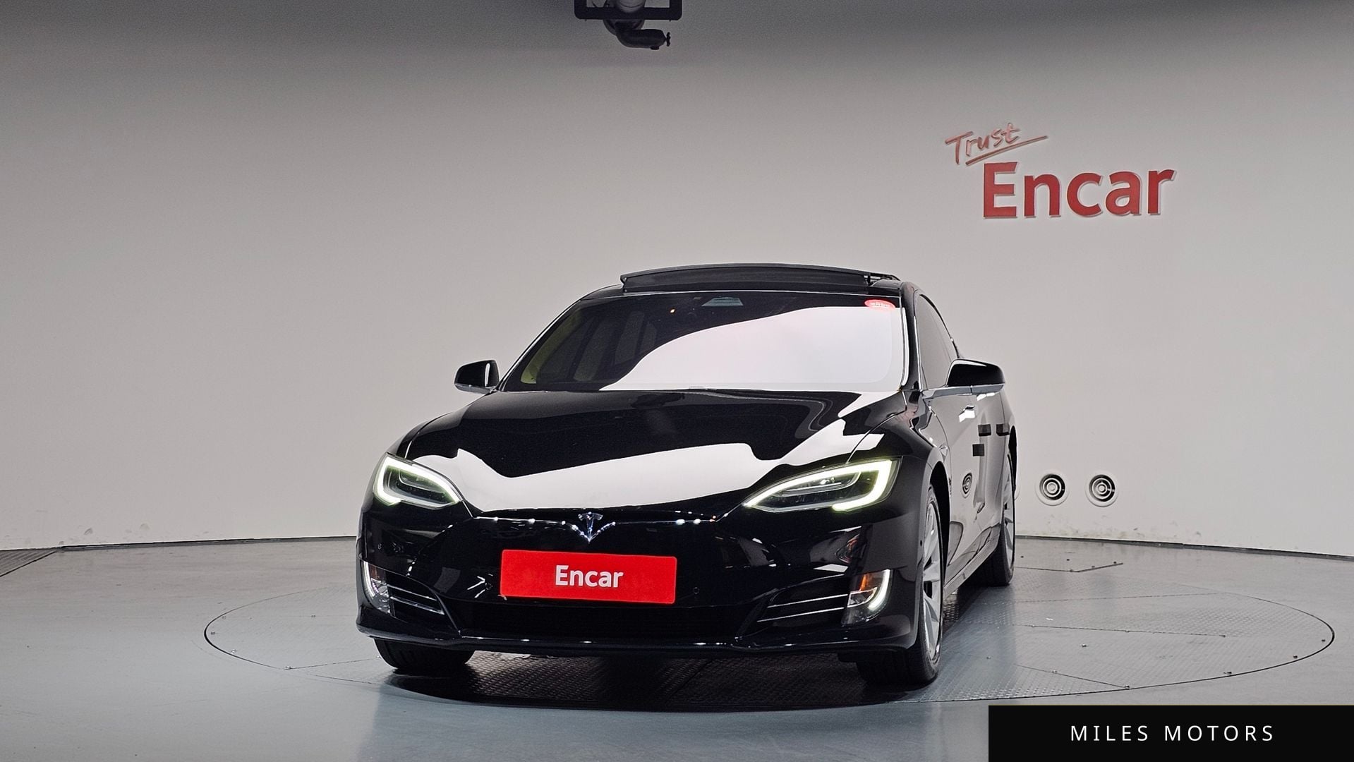 Tesla Model S 2017 — миниатюра 3
