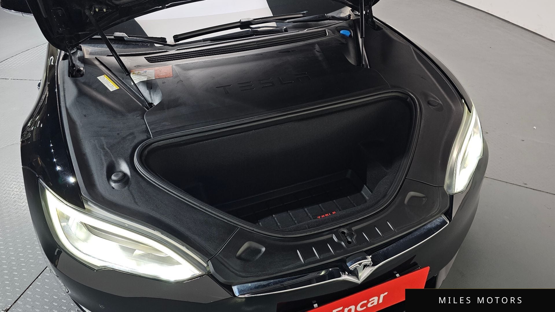 Tesla Model S 2017 — миниатюра 6