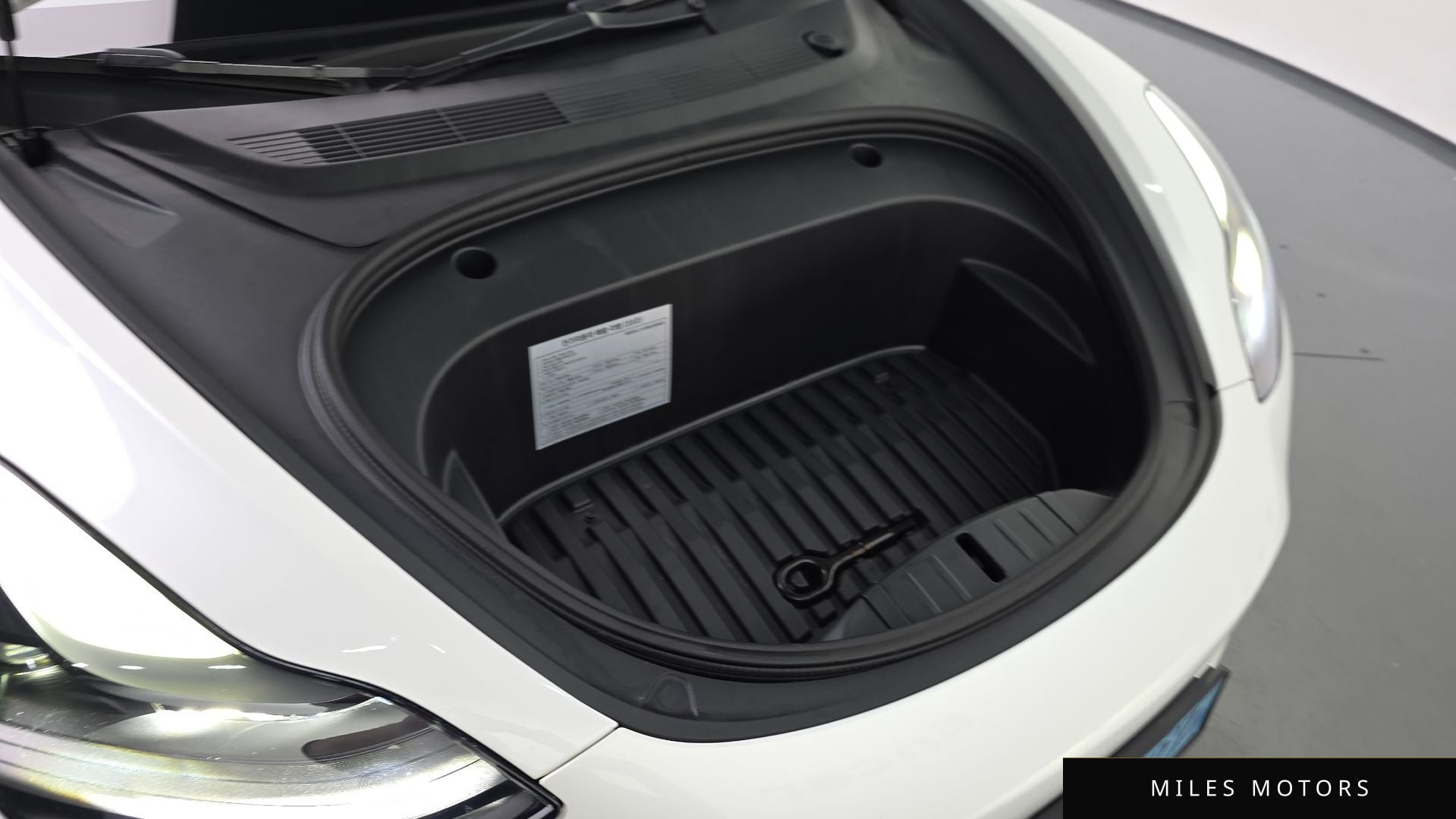 Tesla Model 3 2022 — миниатюра 6